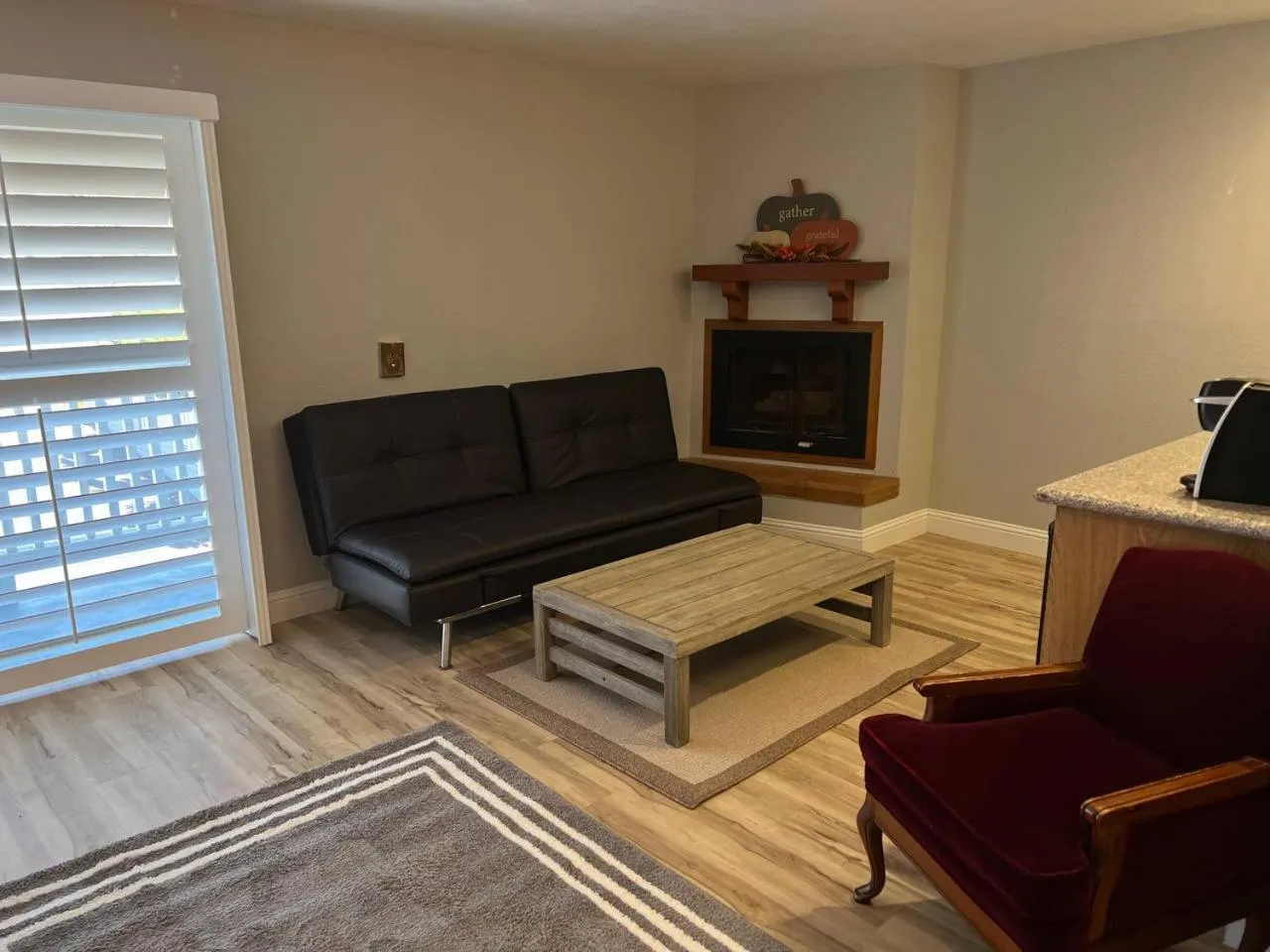 Lounge or bar in Pacific Coast Roadhouse - SureStay Collection by Best Western