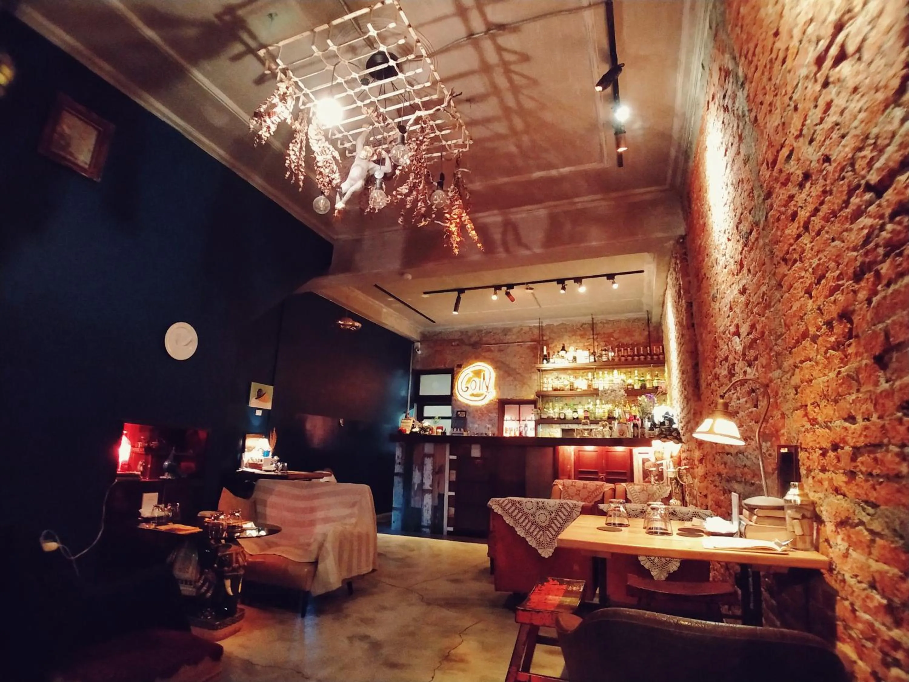 Alcoholic drinks in GOIN Old House & Bar