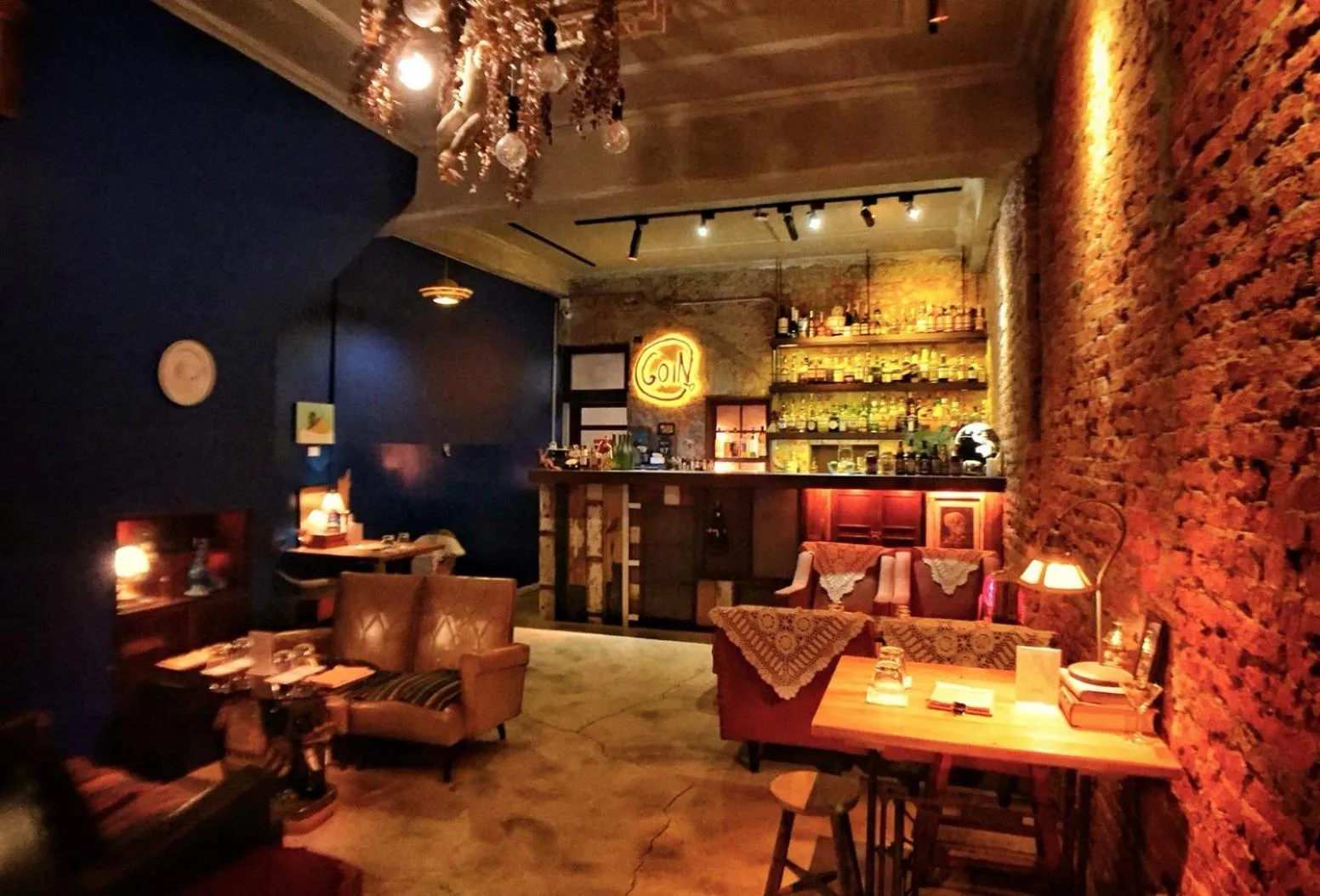 Evening entertainment in GOIN Old House & Bar