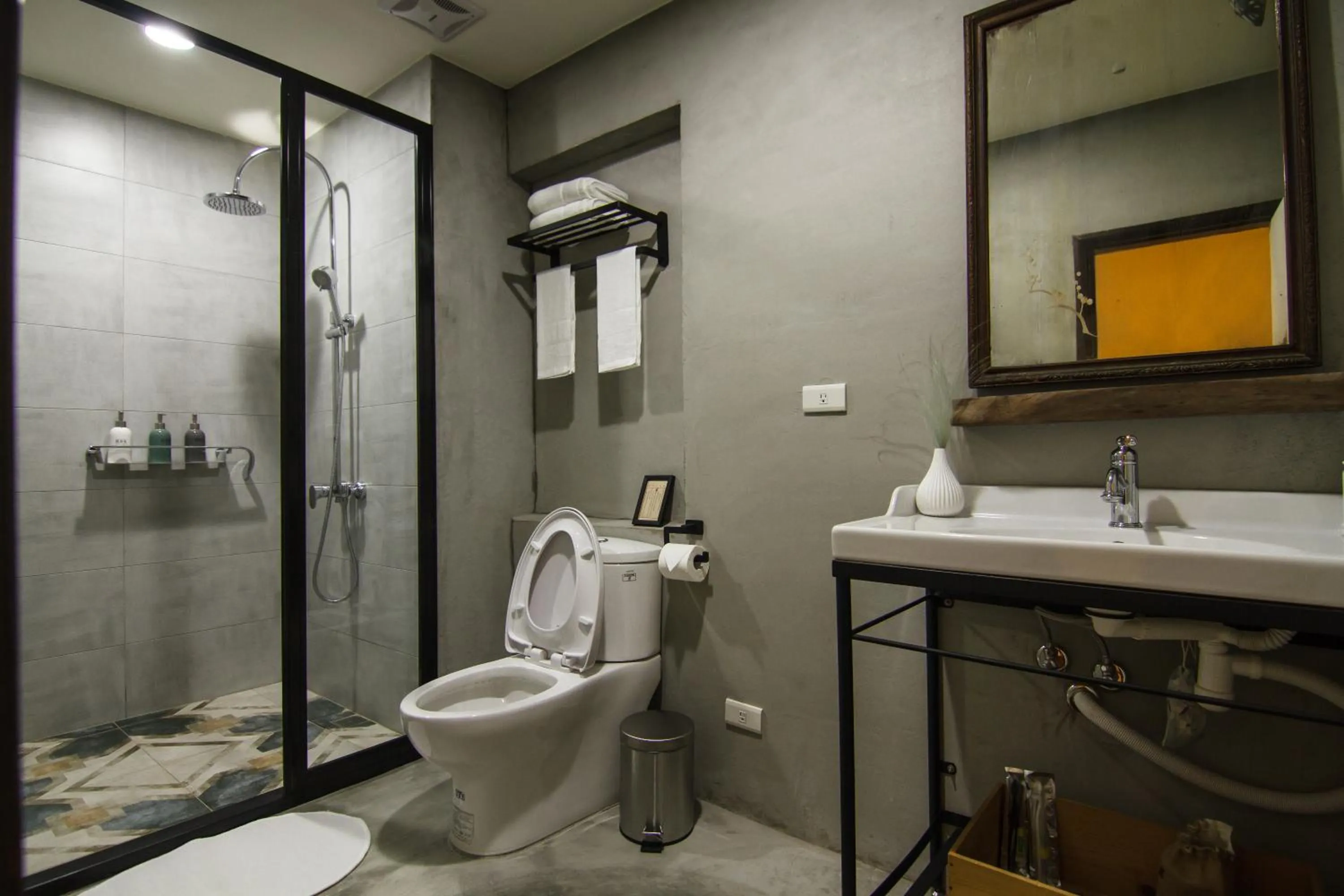 Bathroom in GOIN Old House & Bar