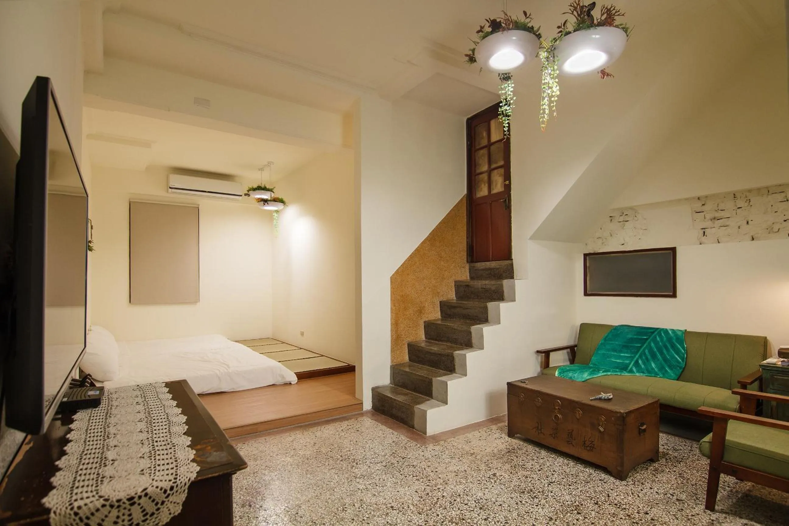 Living room, Bed in GOIN Old House & Bar