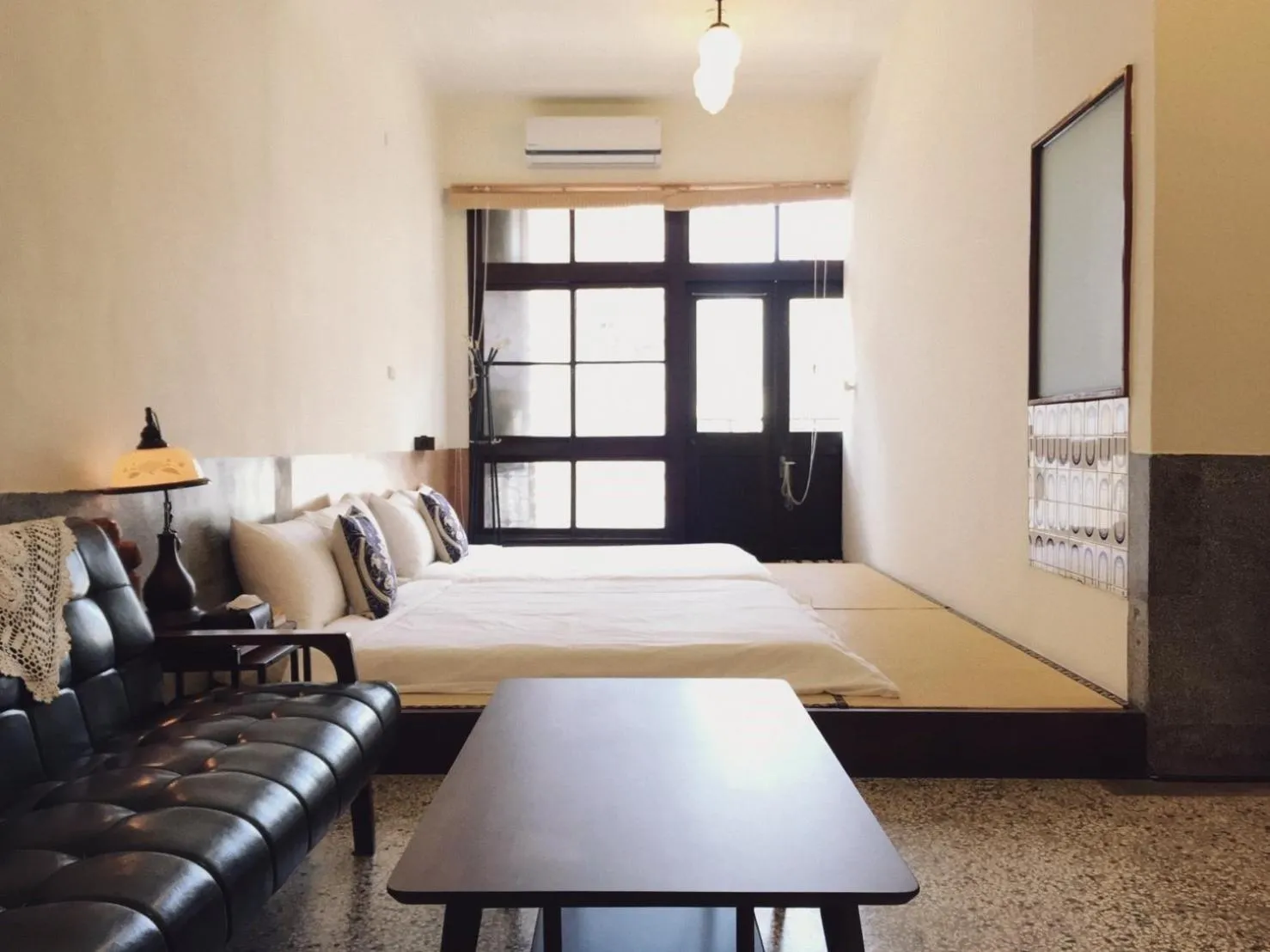 Living room, Bed in GOIN Old House & Bar