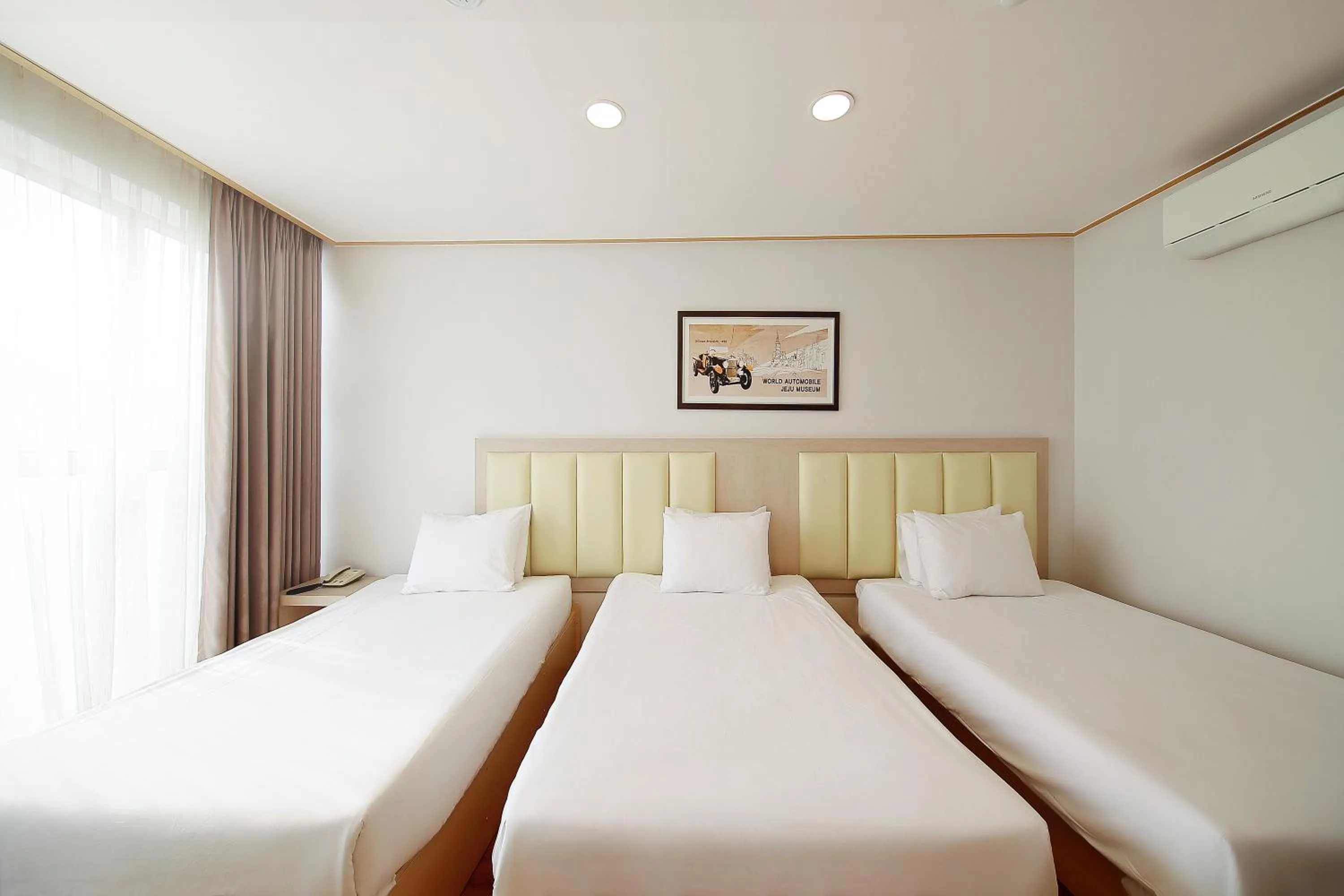 Bed in Shin Shin Hotel Jeju City