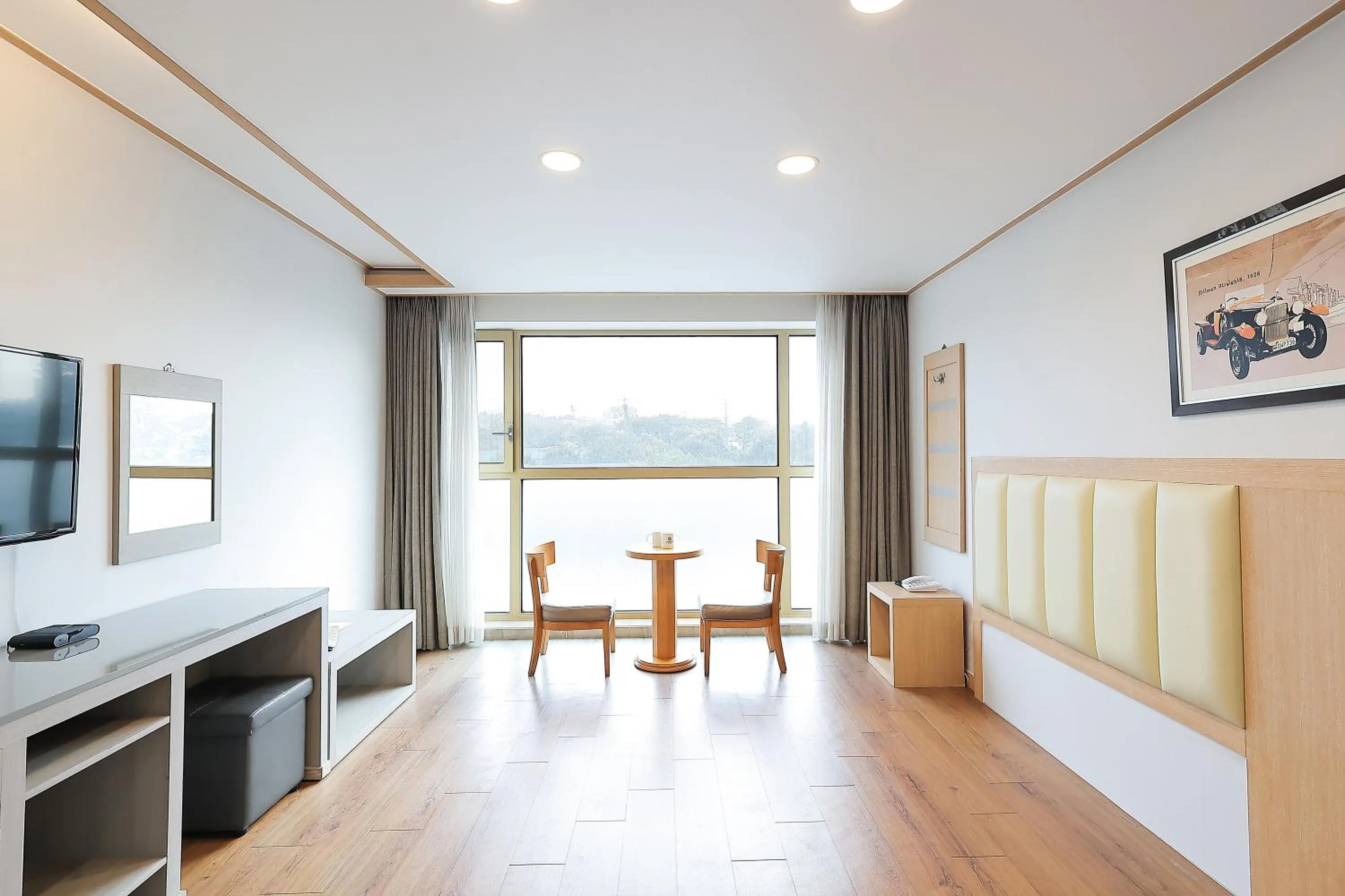 TV and multimedia in Shin Shin Hotel Jeju City