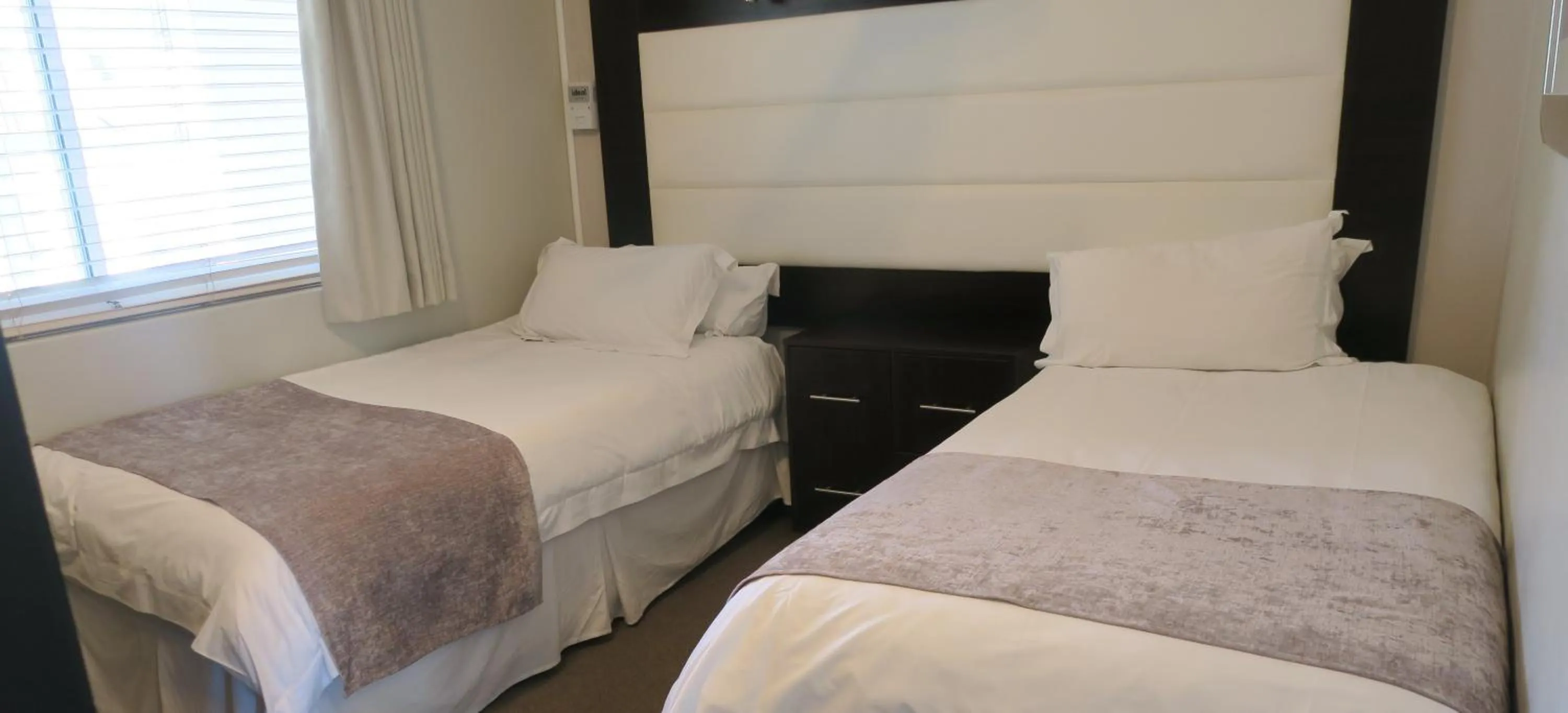 Bedroom, Bed in Lagoon Beach Hotel Apartments