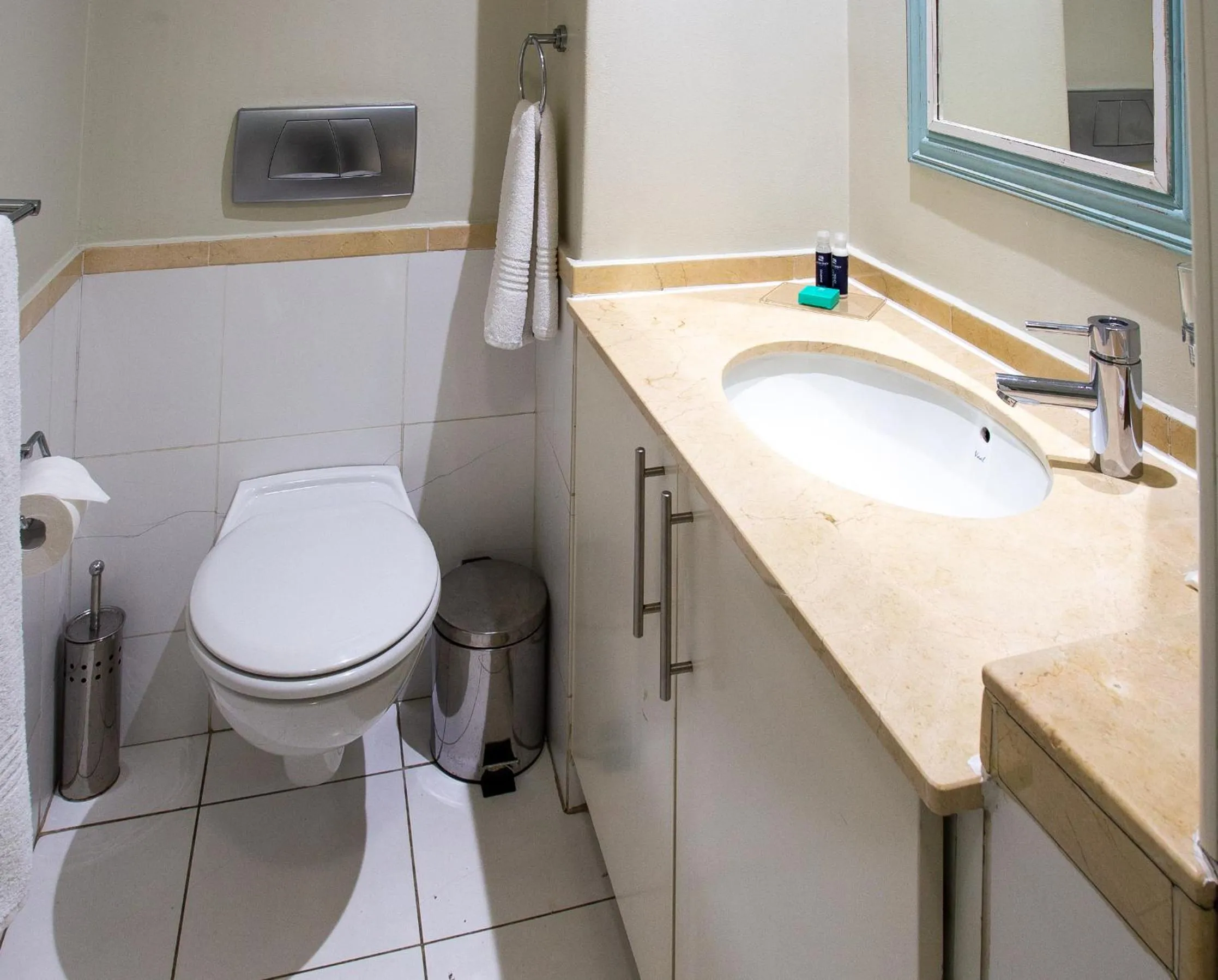 Toilet in Lagoon Beach Hotel Apartments