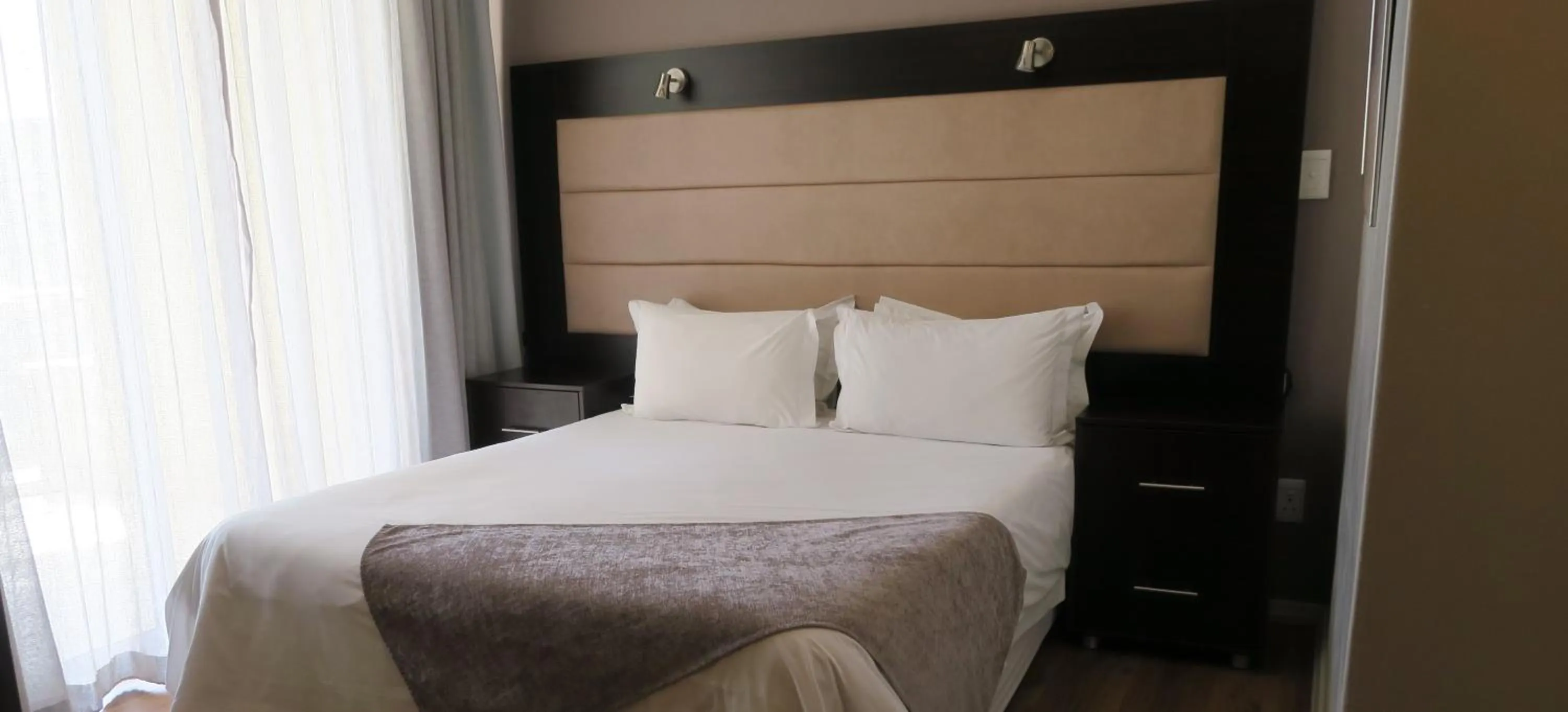 Bed in Lagoon Beach Hotel Apartments