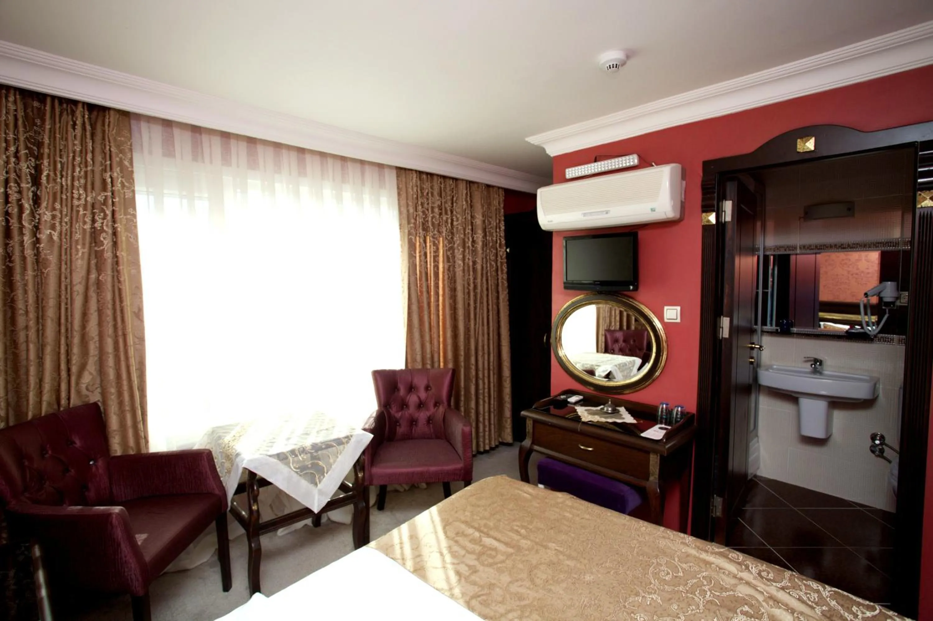 Photo of the whole room in Sultanahmet Park Hotel