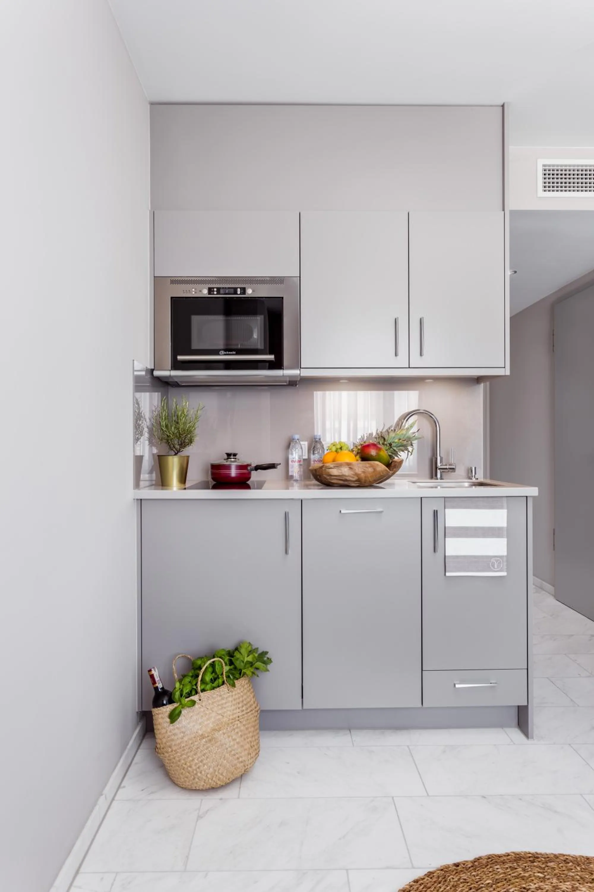 Kitchen or kitchenette in Skyreach BizzStay - Wohnen am Main