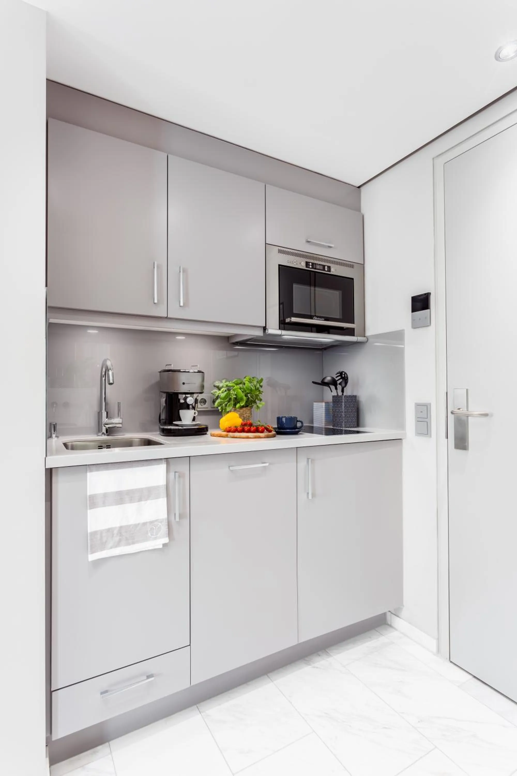 Kitchen or kitchenette in Skyreach BizzStay - Wohnen am Main