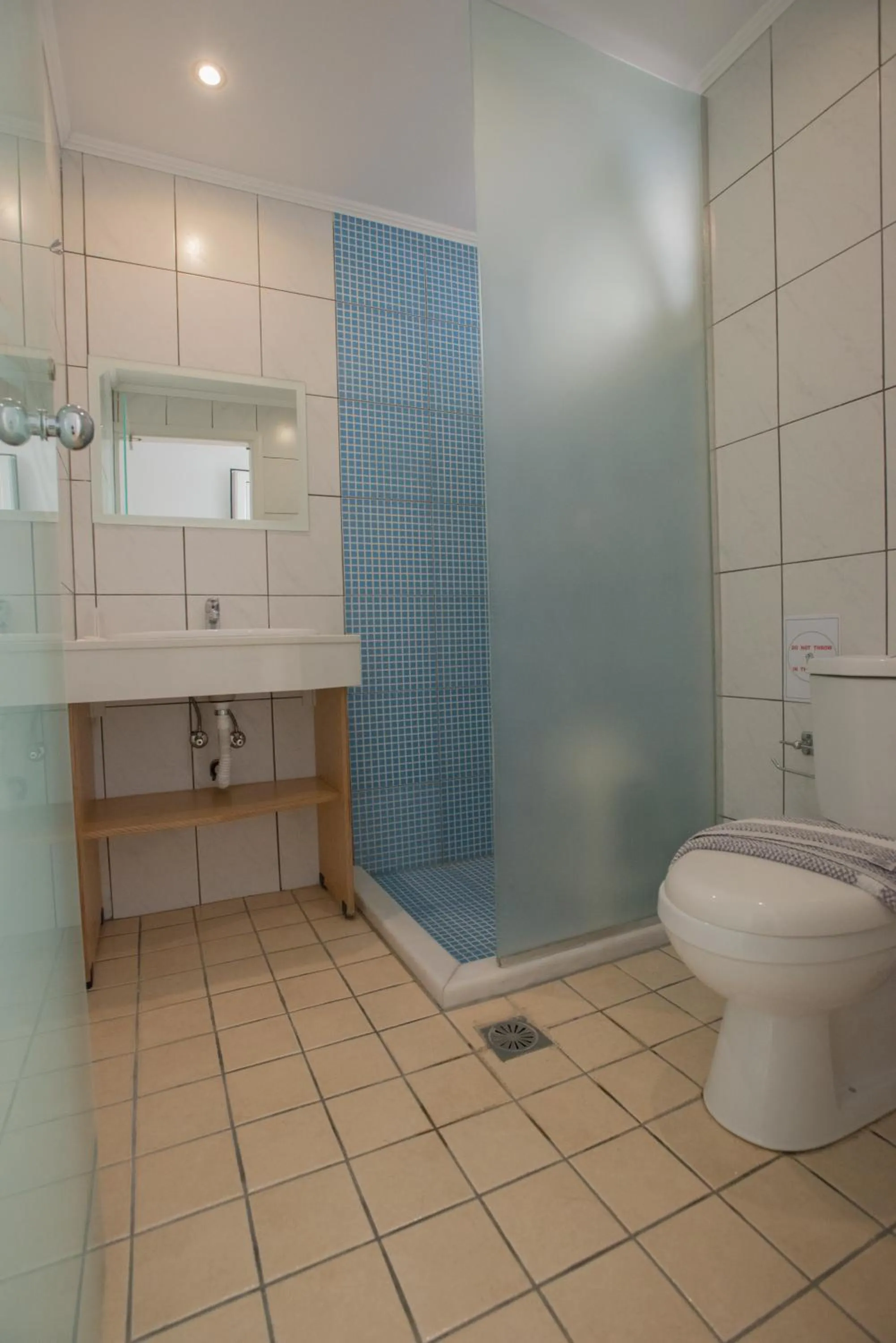 Bathroom in Fragiskos Hotel