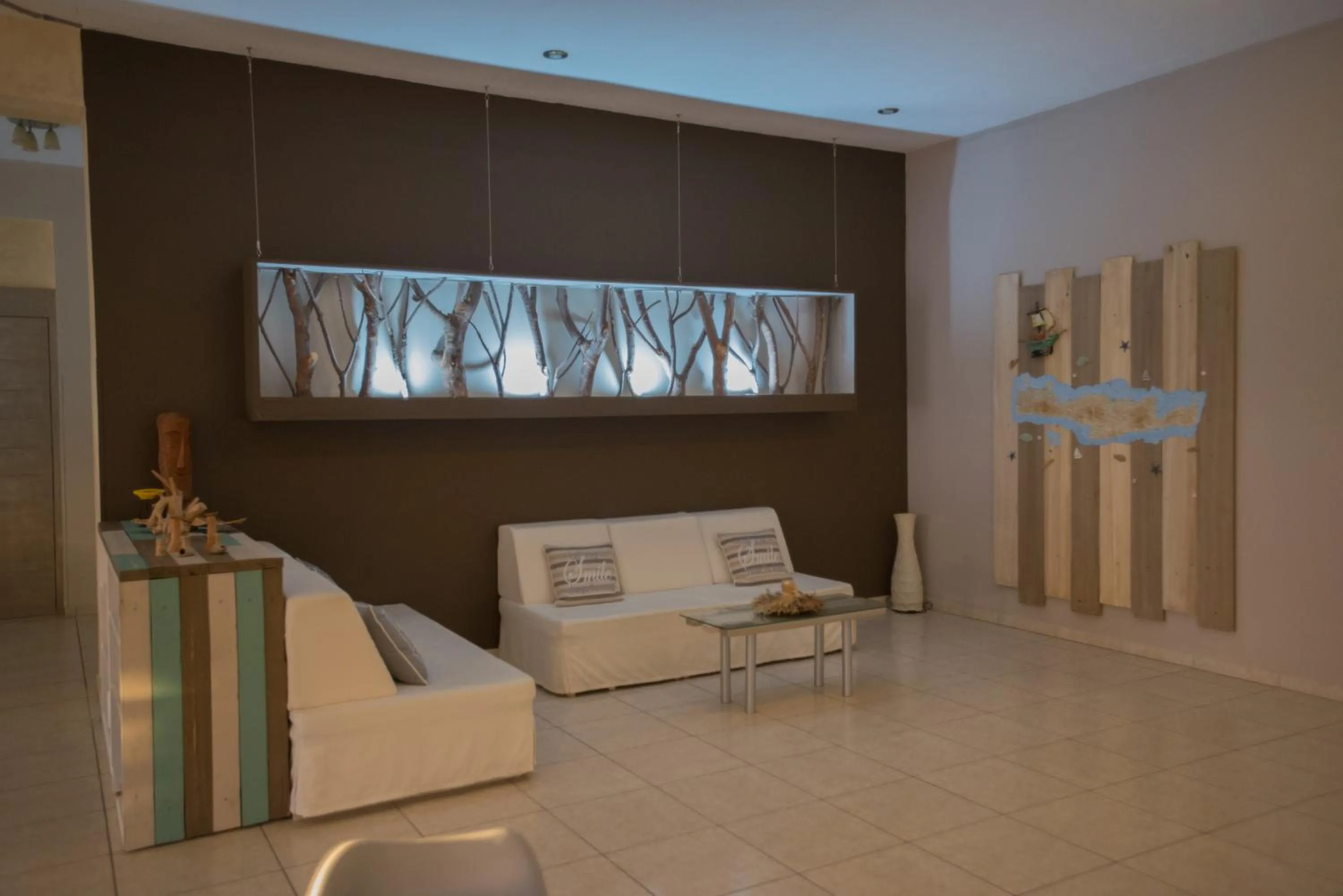 Communal lounge/ TV room in Fragiskos Hotel