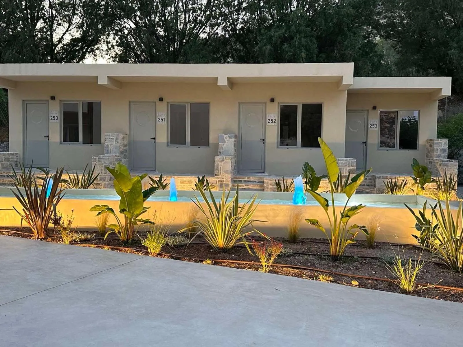 Garden in Fragiskos Hotel