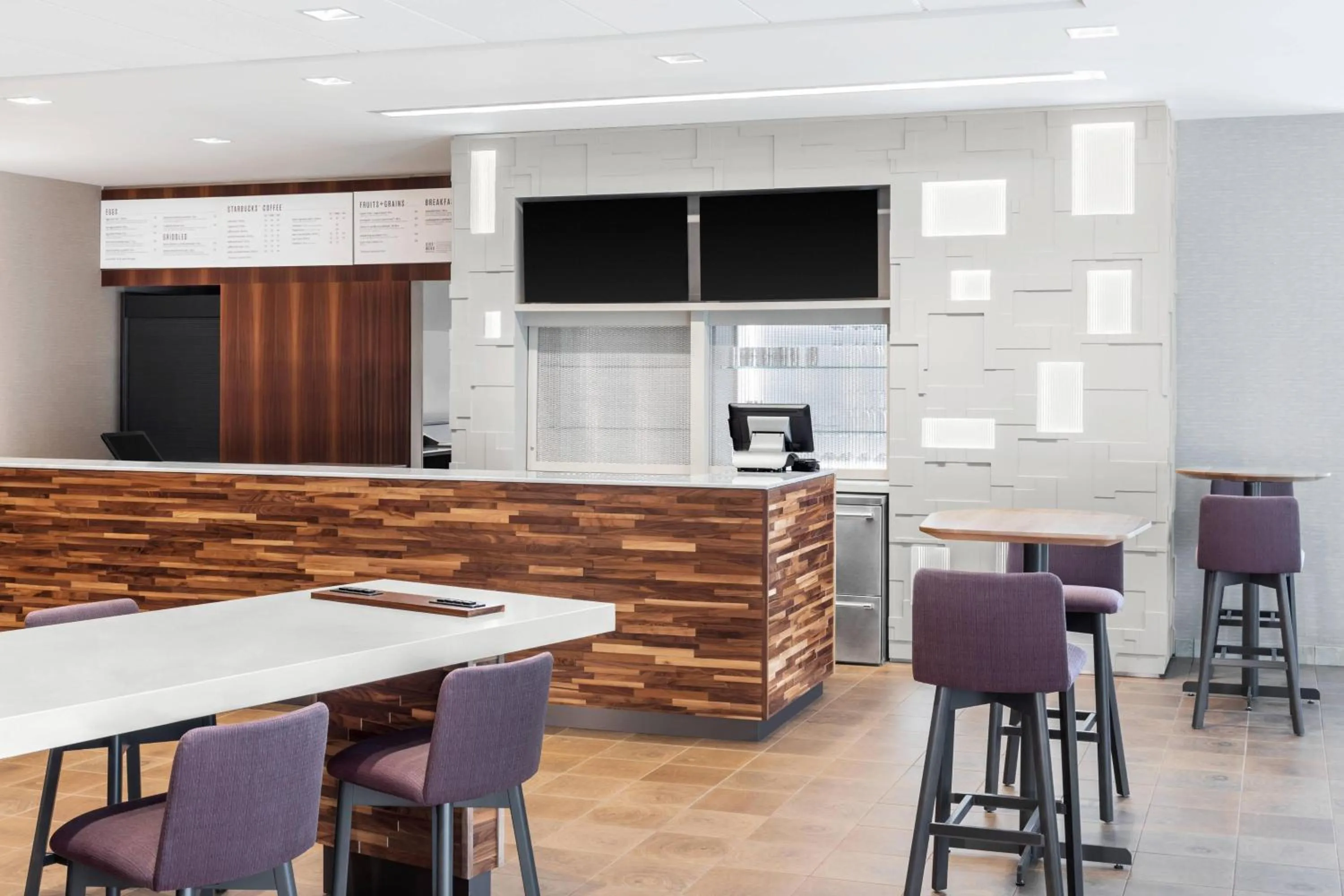Lounge or bar in Courtyard by Marriott Wayne Fairfield