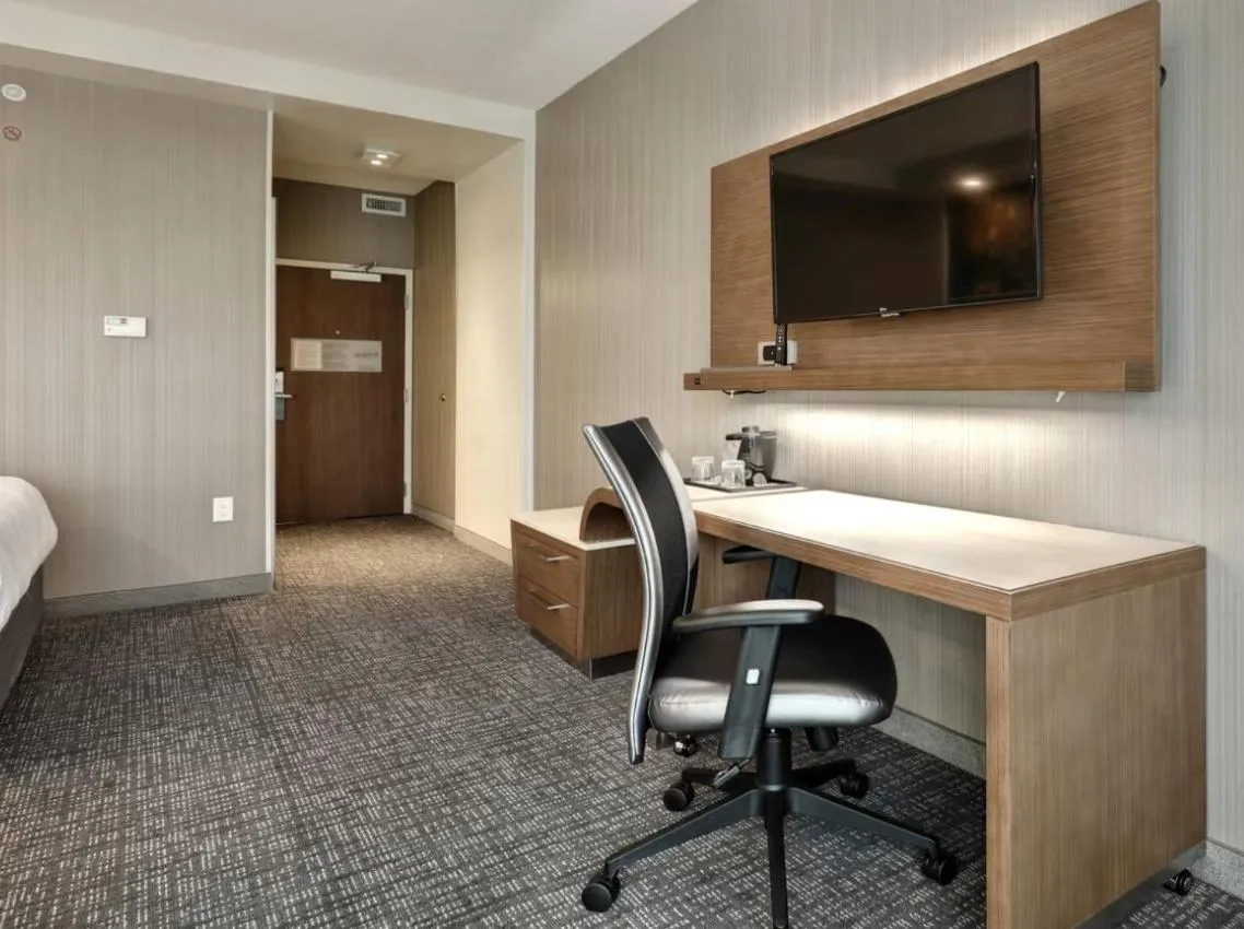 Photo of the whole room in Courtyard by Marriott Deptford