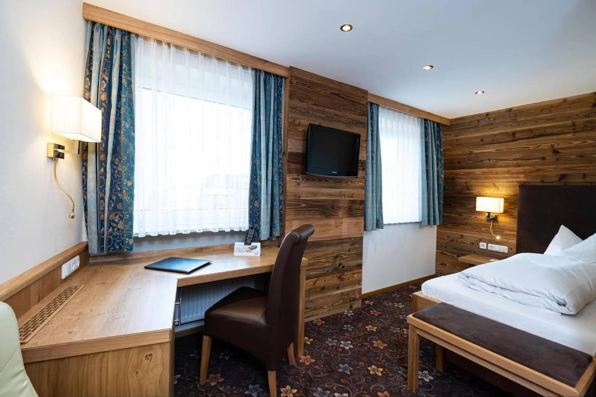 Photo of the whole room, Bed in Hotel Randsbergerhof