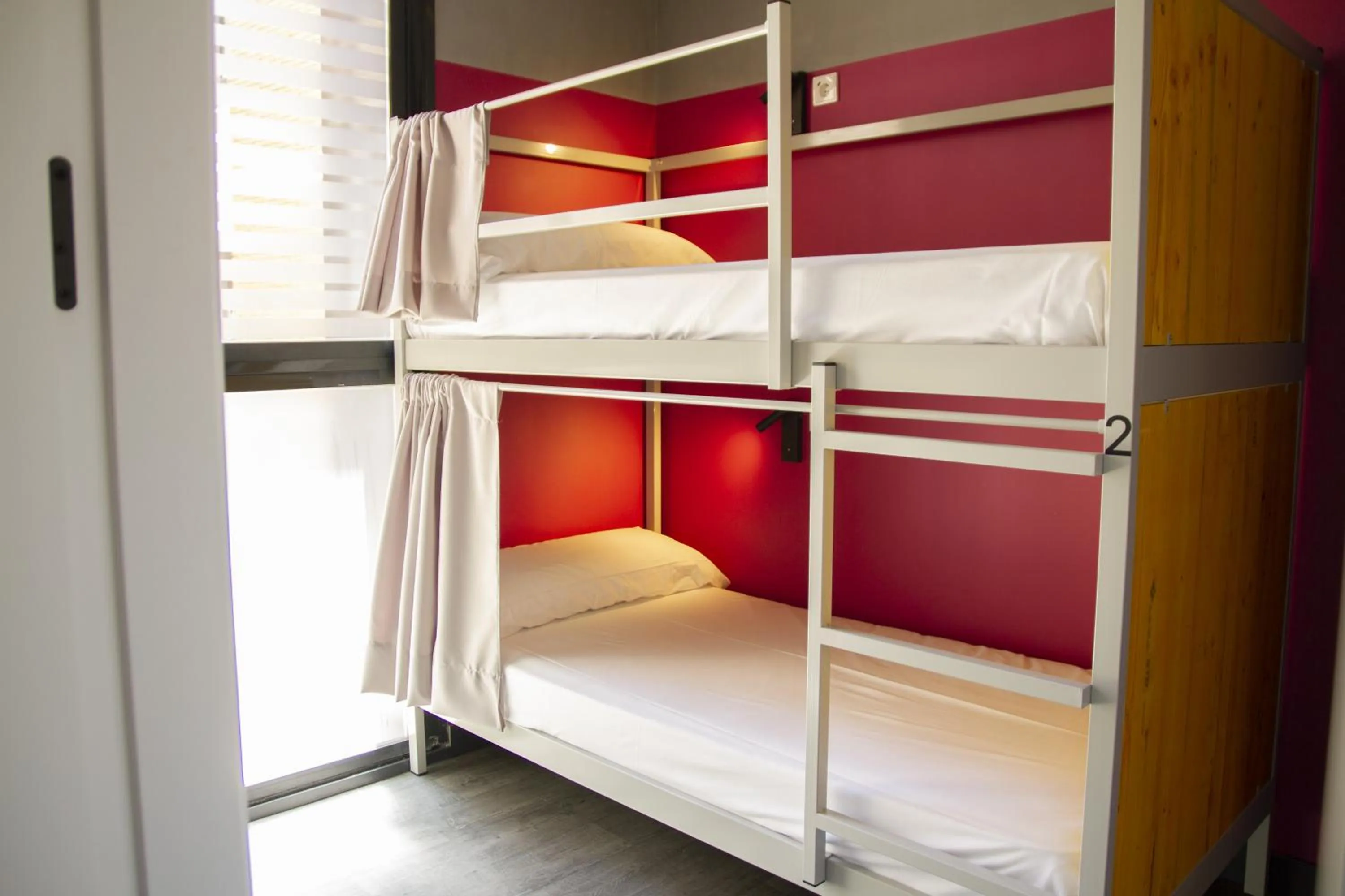 Photo of the whole room, Bed in room00 Valencia Hostel