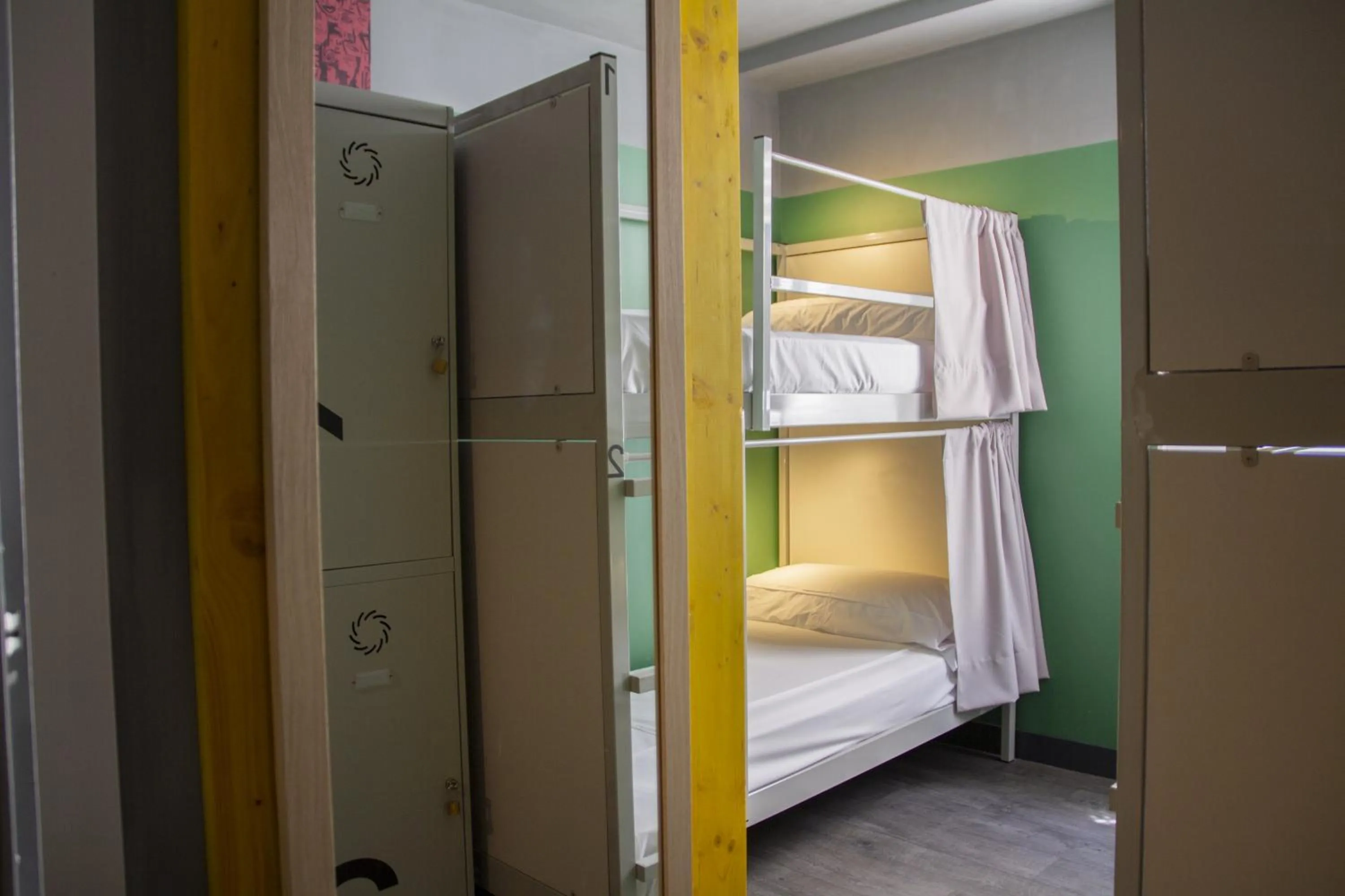 Photo of the whole room, Bed in room00 Valencia Hostel