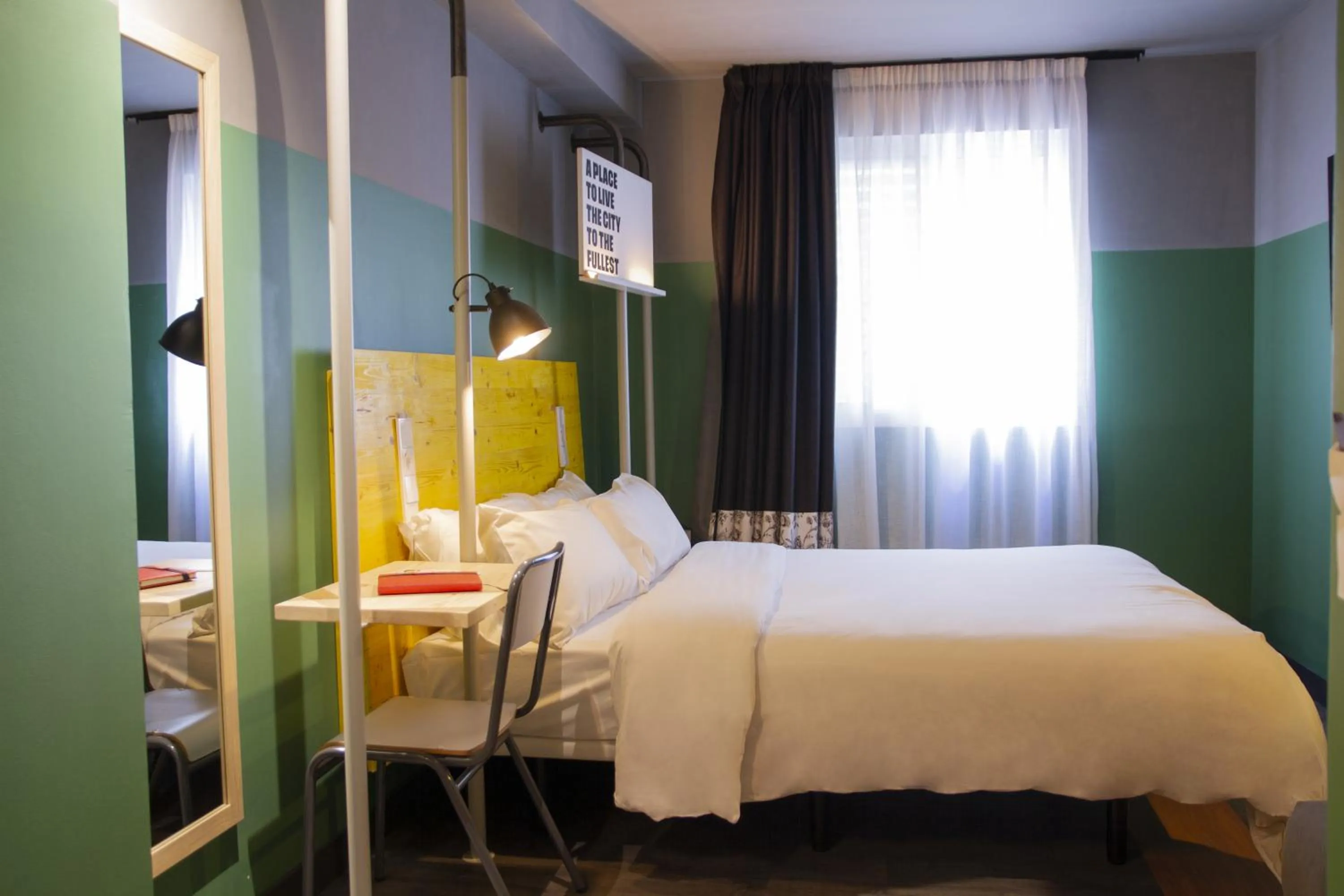 Bed in room00 Valencia Hostel