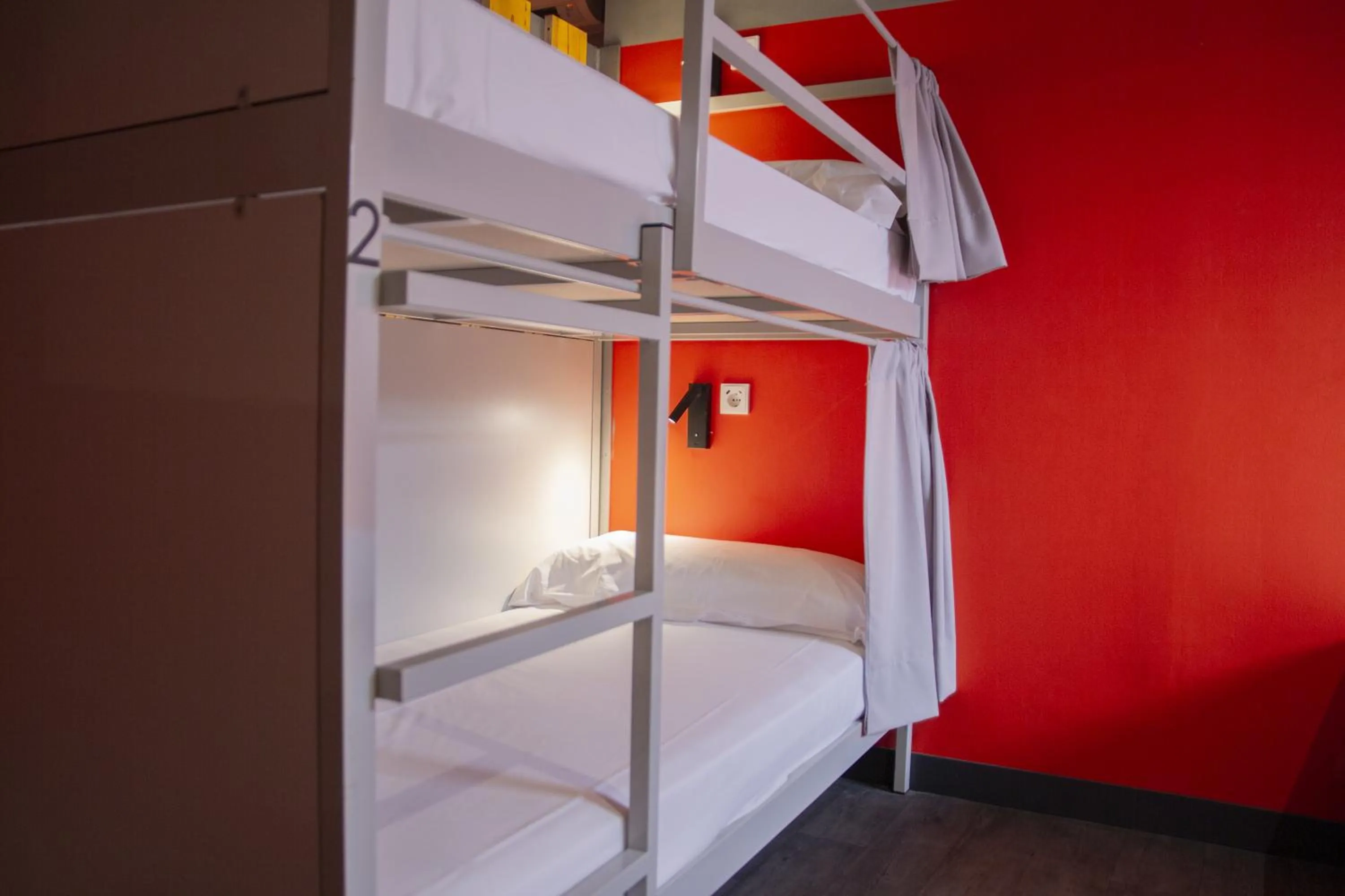 Photo of the whole room, Bed in room00 Valencia Hostel