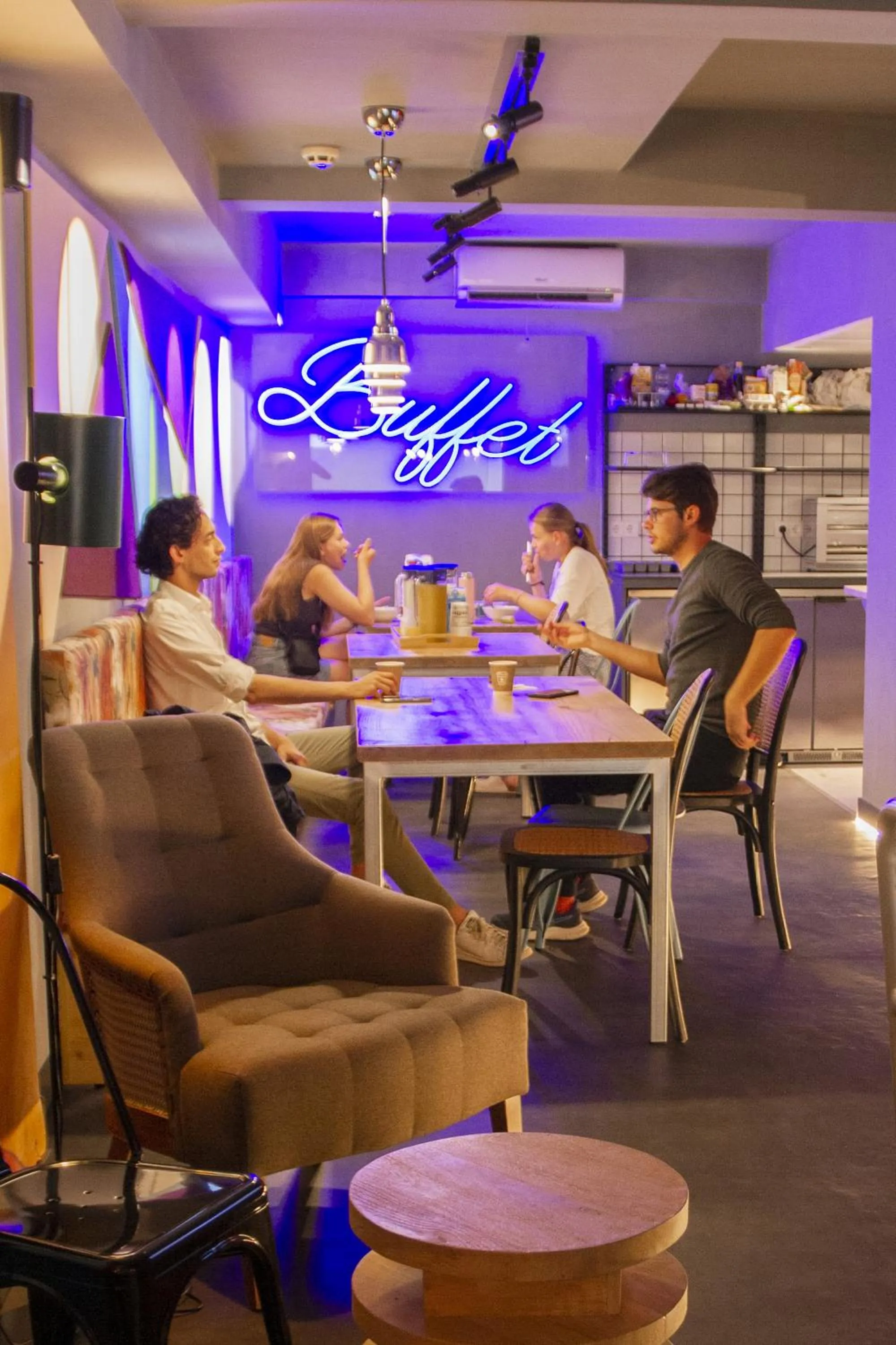 Breakfast in room00 Valencia Hostel