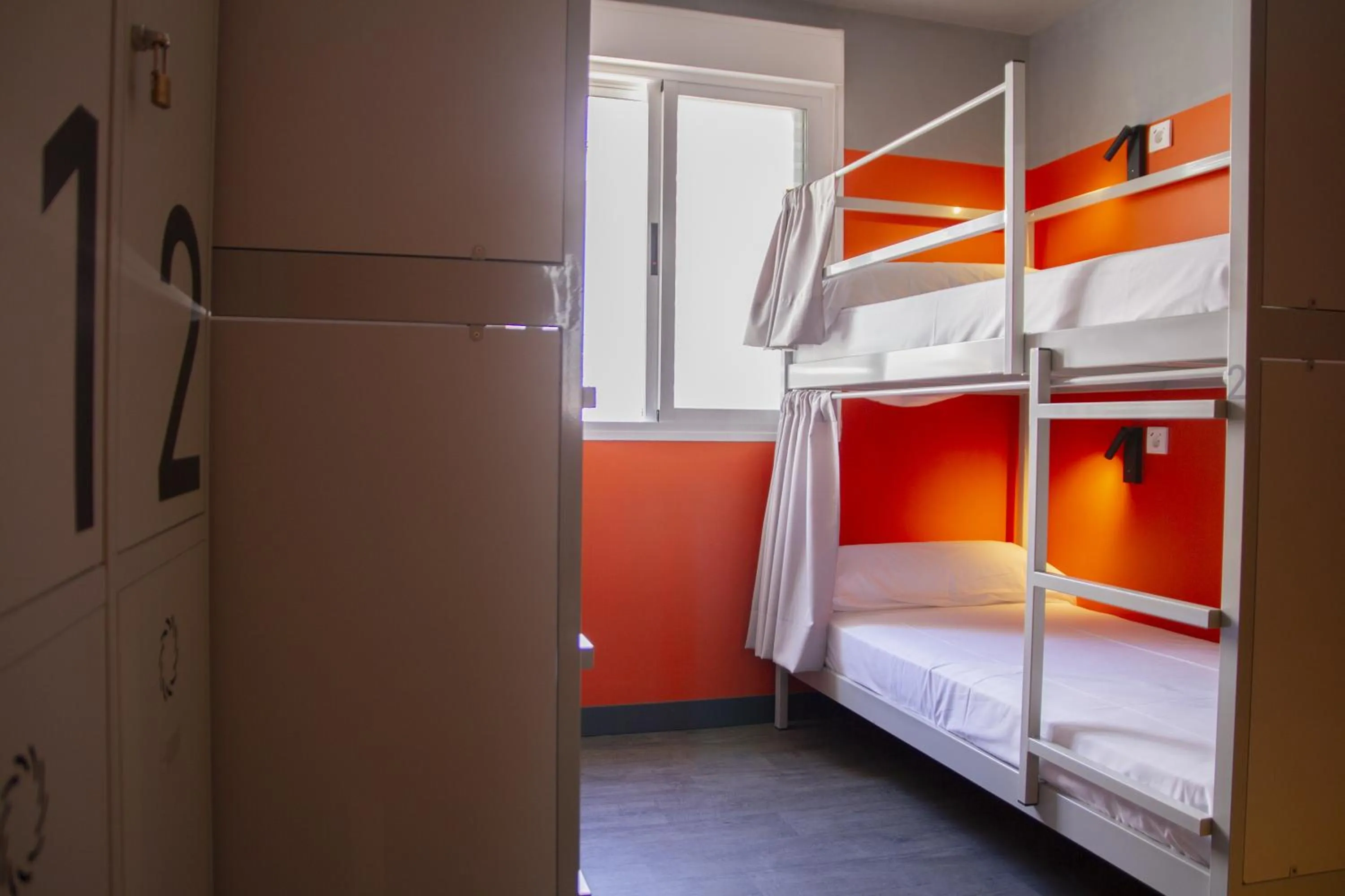 Photo of the whole room, Bed in room00 Valencia Hostel