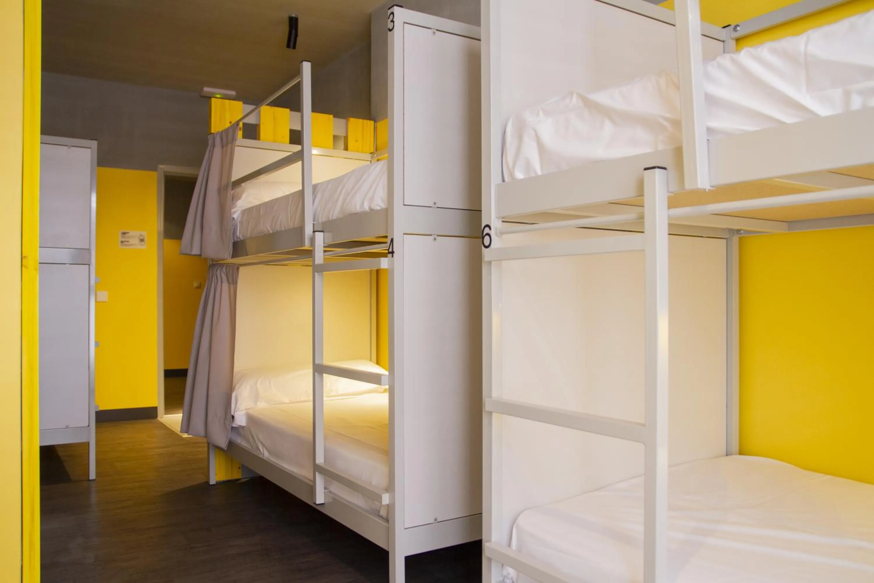 Photo of the whole room, Bed in room00 Valencia Hostel