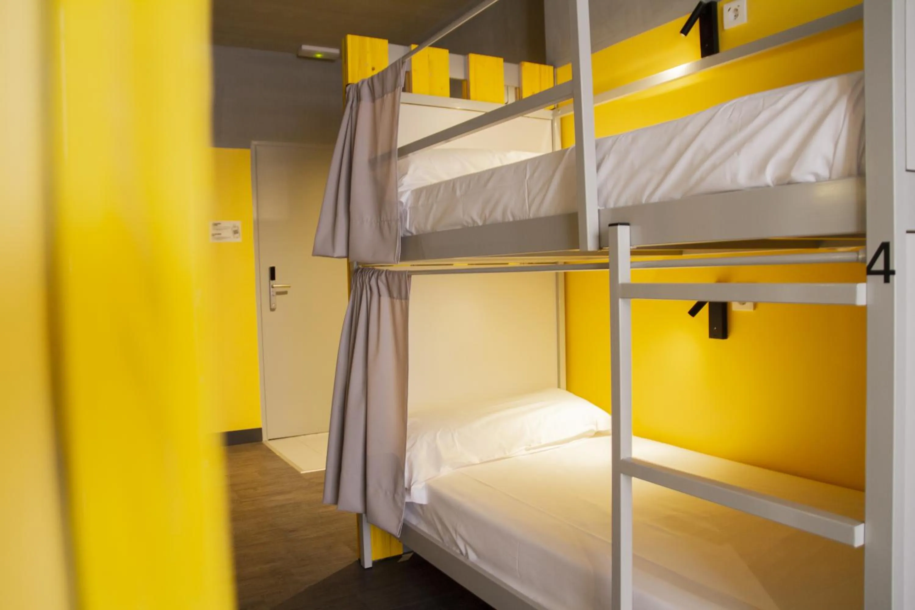 Photo of the whole room, Bed in room00 Valencia Hostel