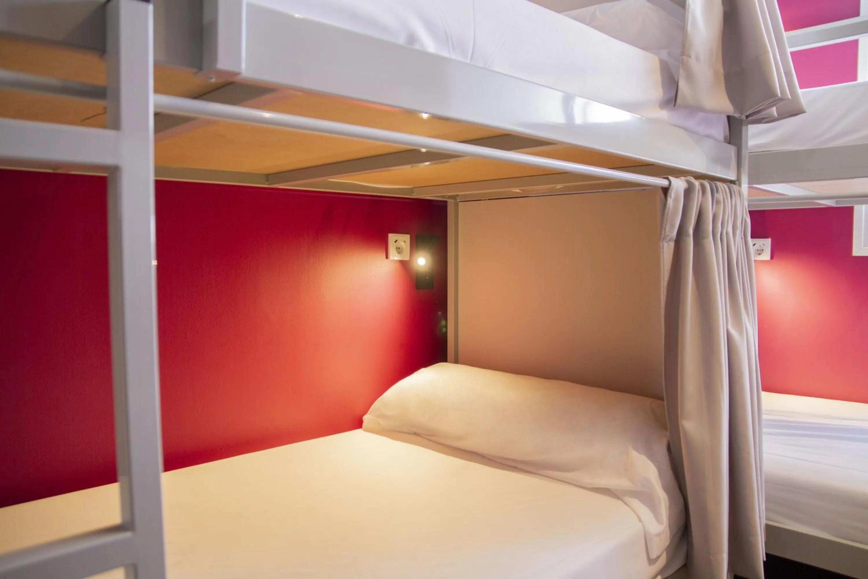 Bed in room00 Valencia Hostel