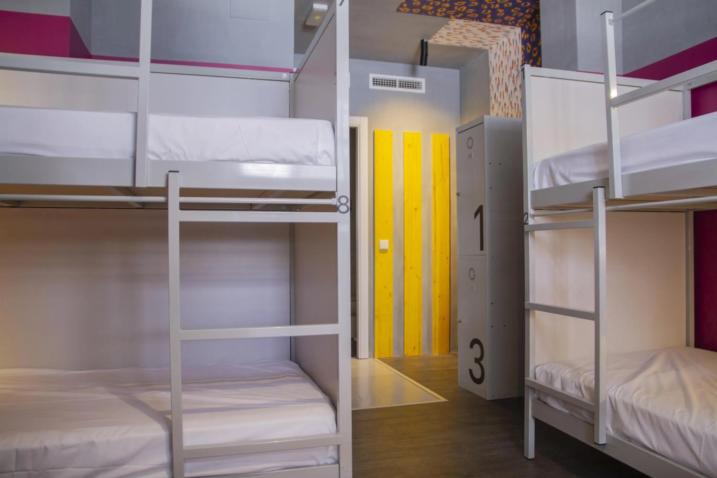 Photo of the whole room, Bed in room00 Valencia Hostel