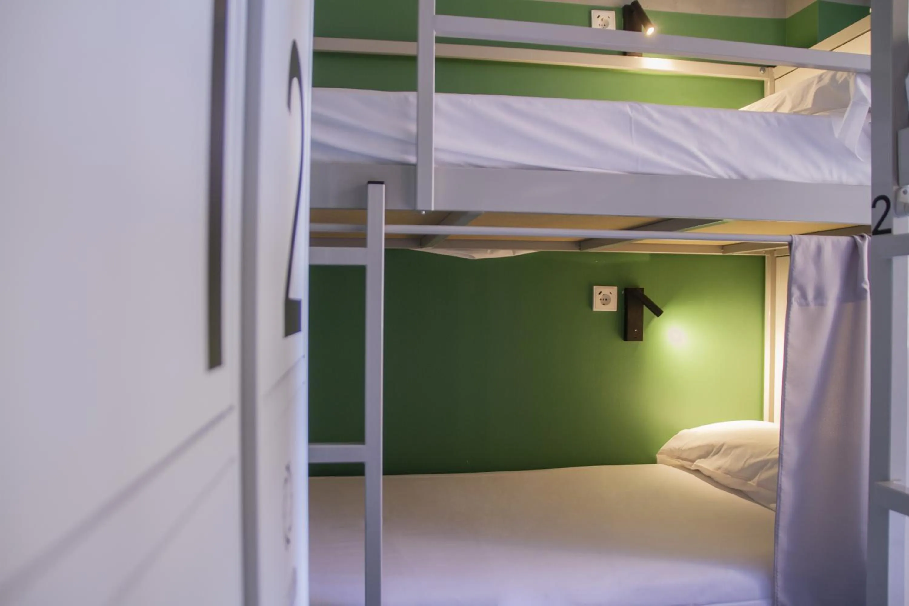 Photo of the whole room, Bed in room00 Valencia Hostel