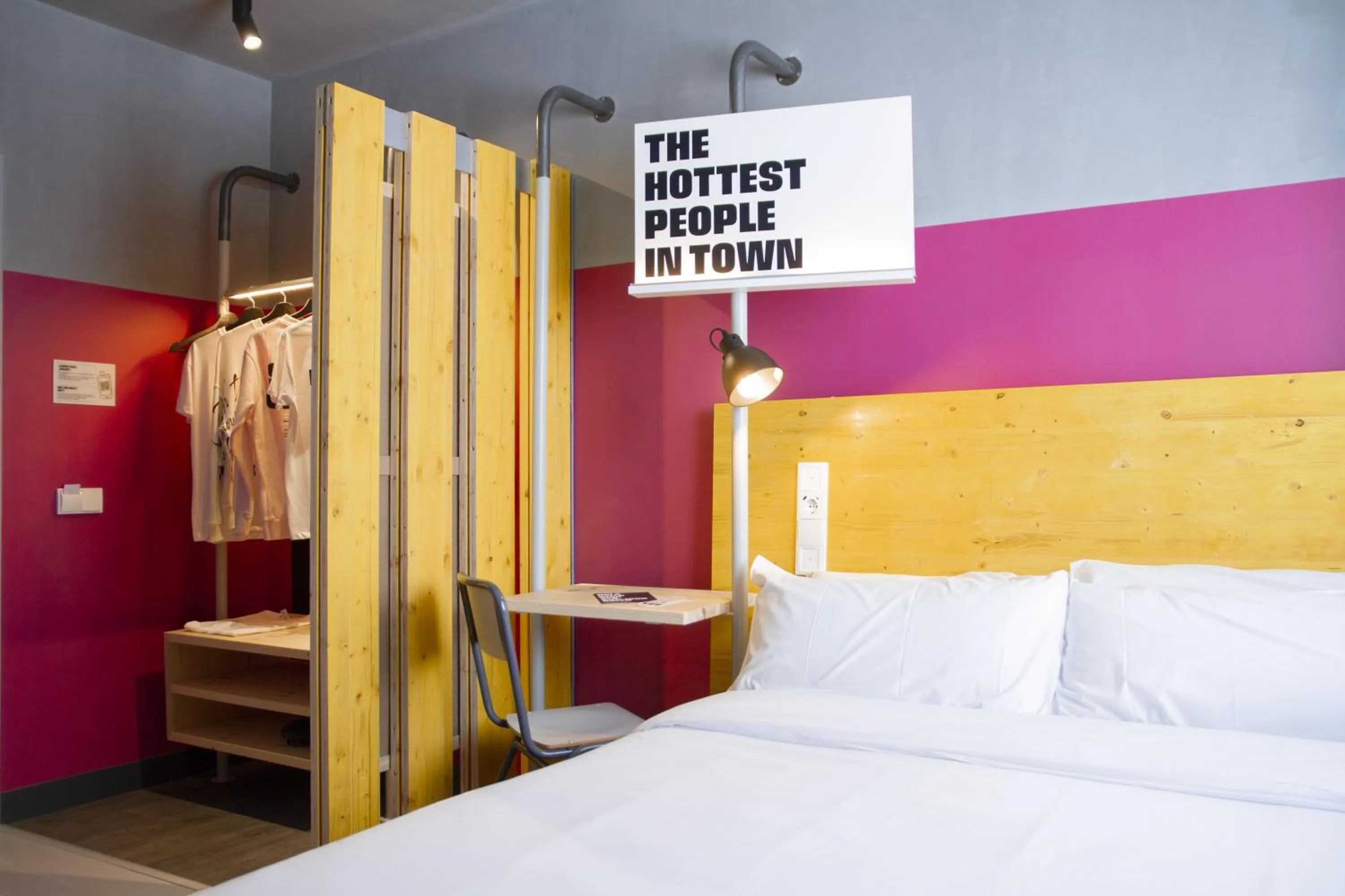 Bed in room00 Valencia Hostel