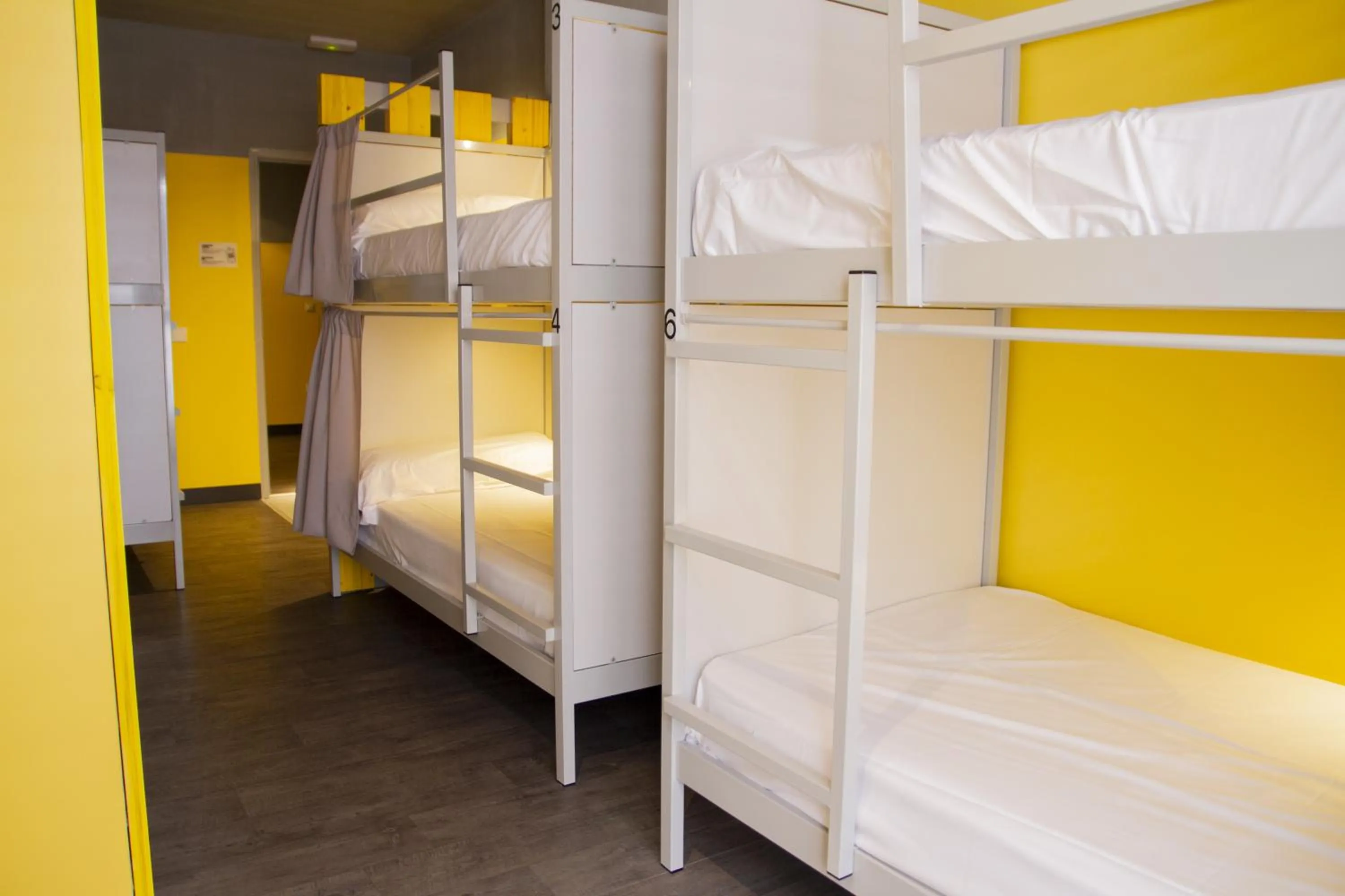 Photo of the whole room, Bed in room00 Valencia Hostel