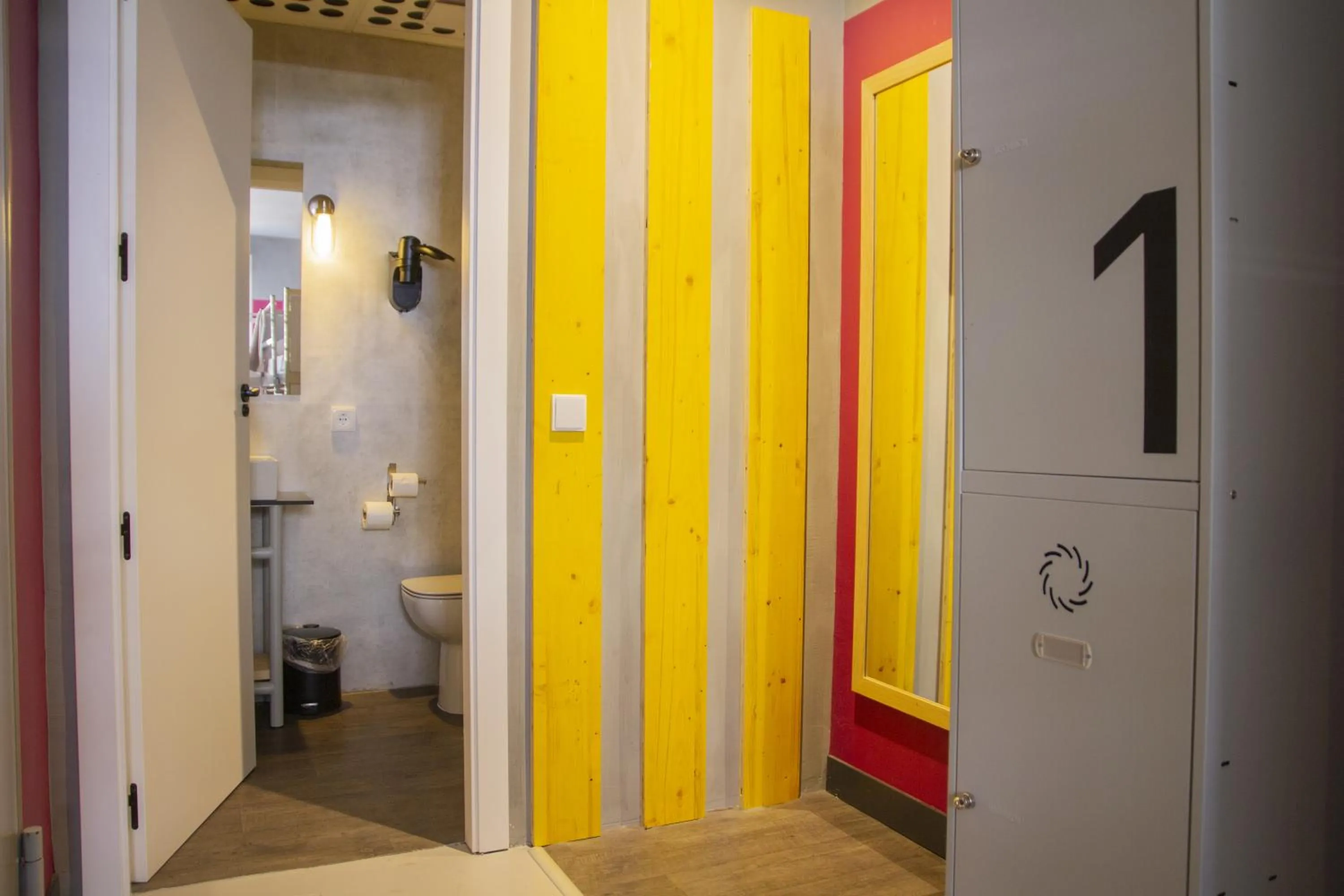 Bathroom in room00 Valencia Hostel