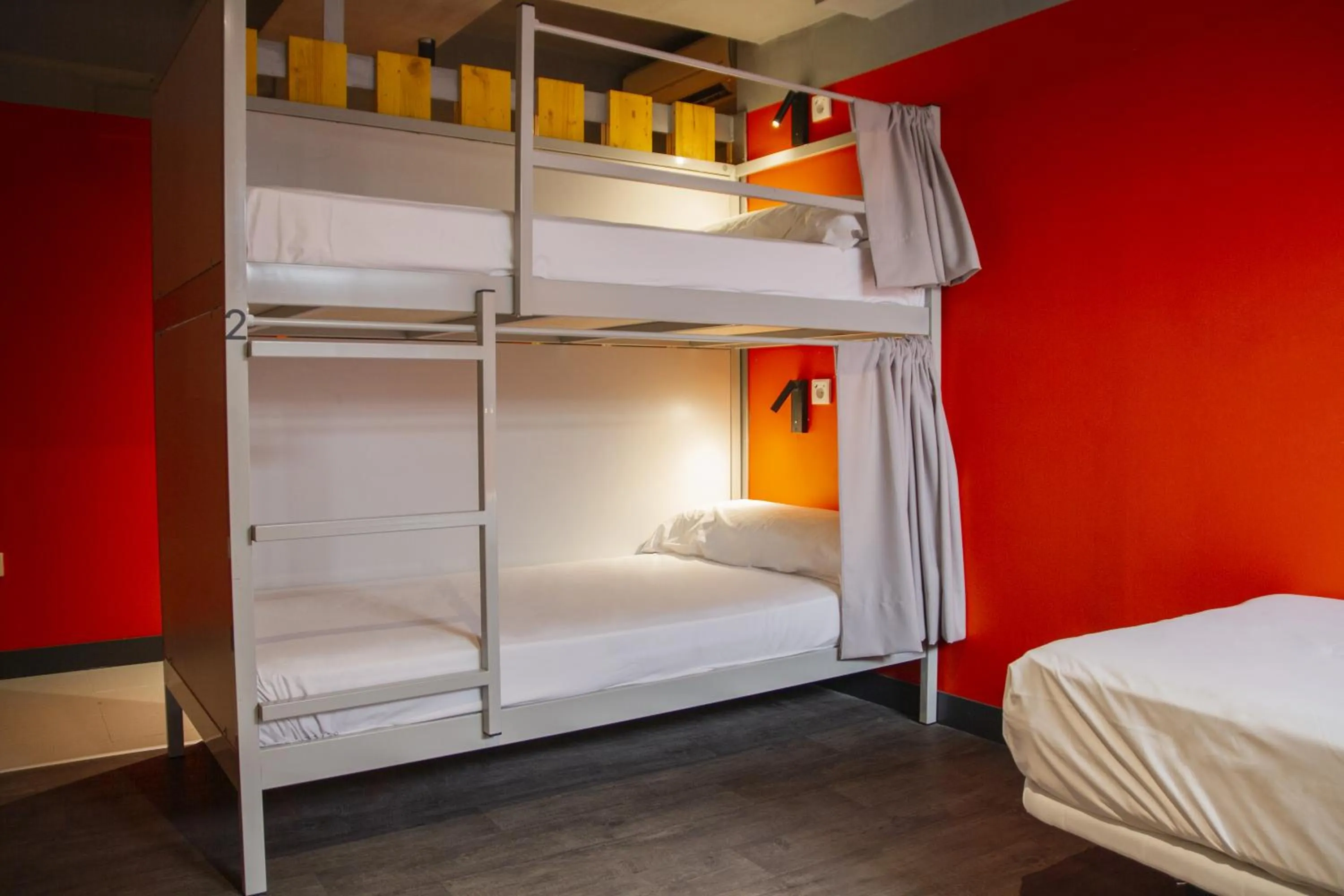 Photo of the whole room, Bed in room00 Valencia Hostel