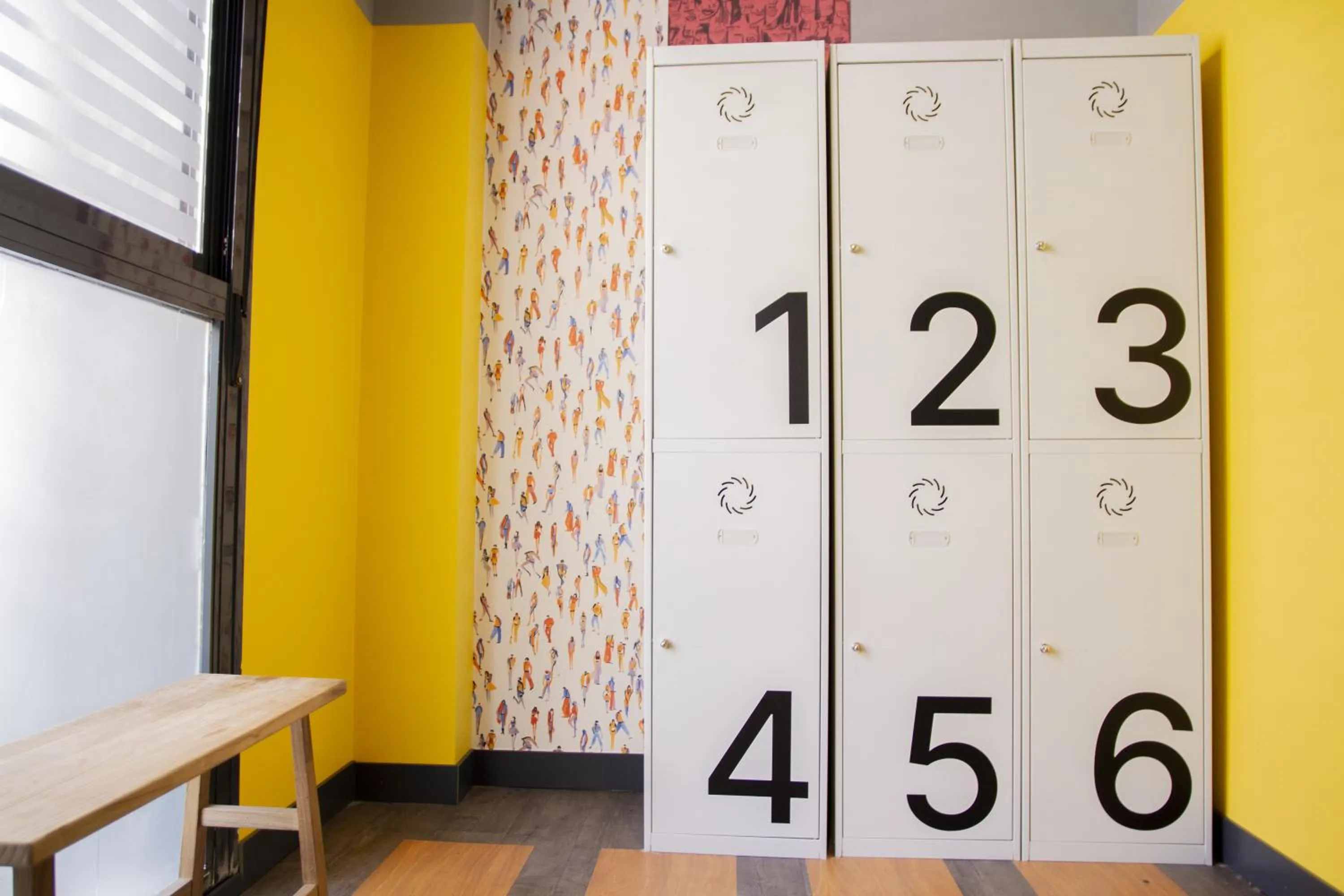 locker in room00 Valencia Hostel