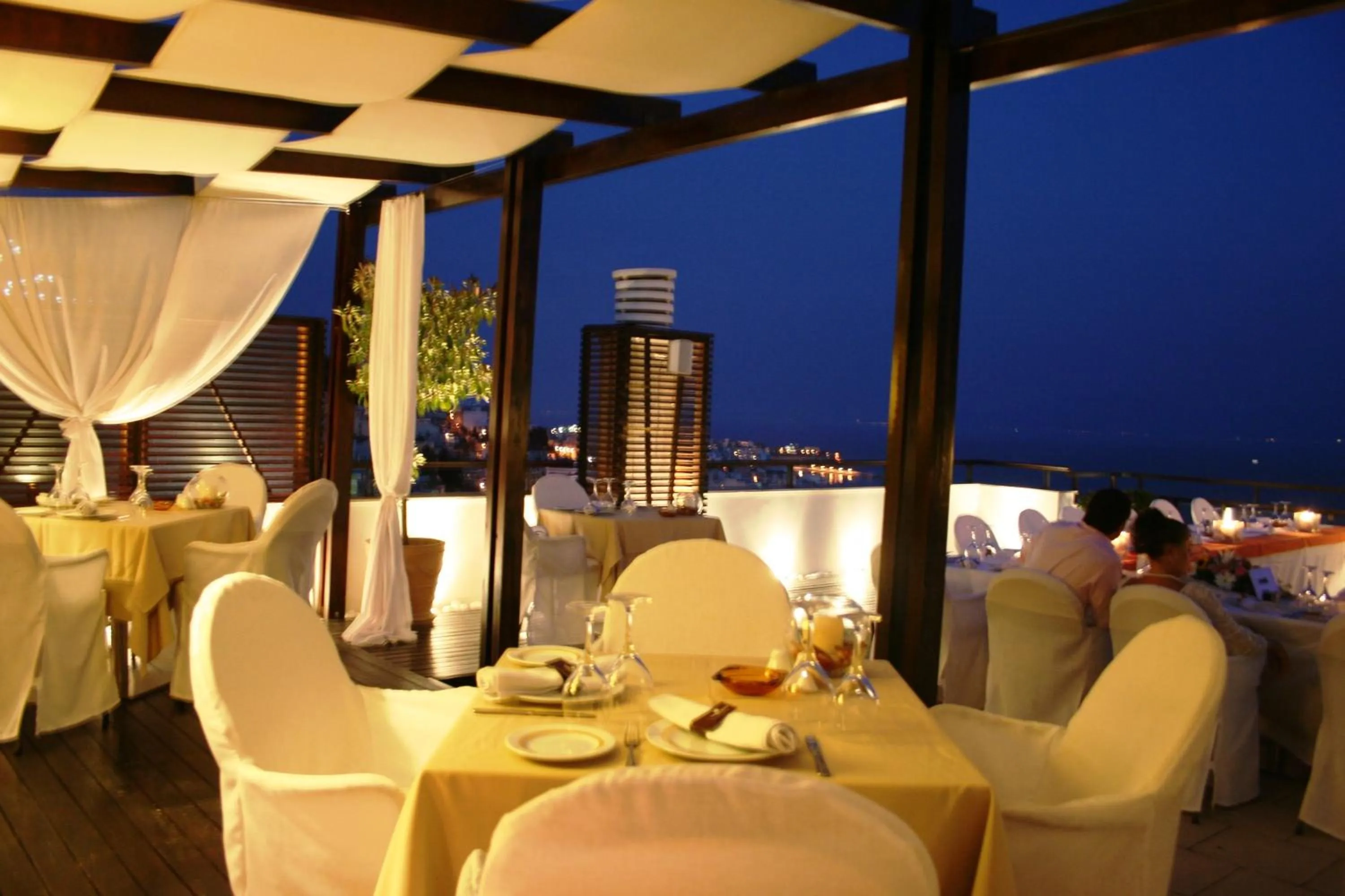 Restaurant/places to eat in Egnatia City Hotel & Spa