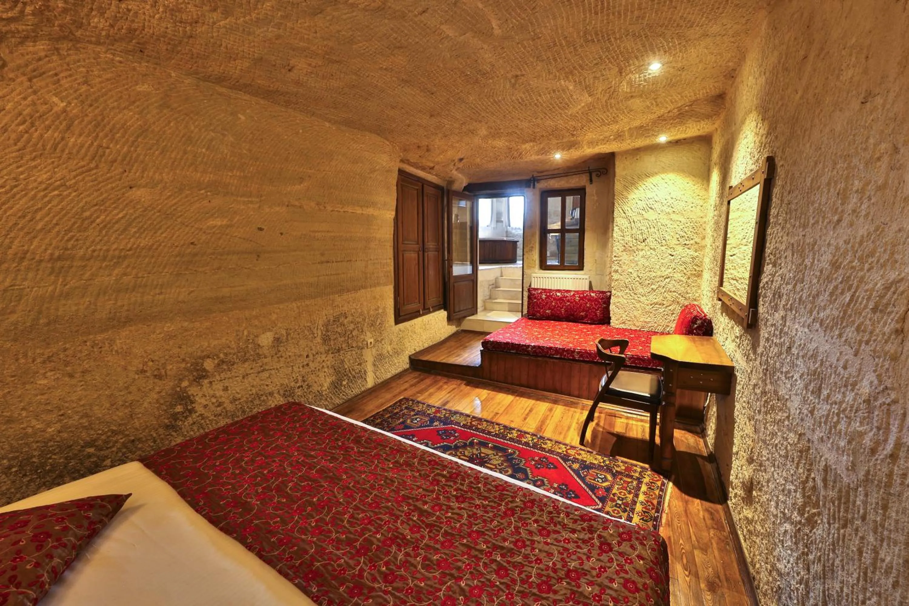Bed in Divan Cave House