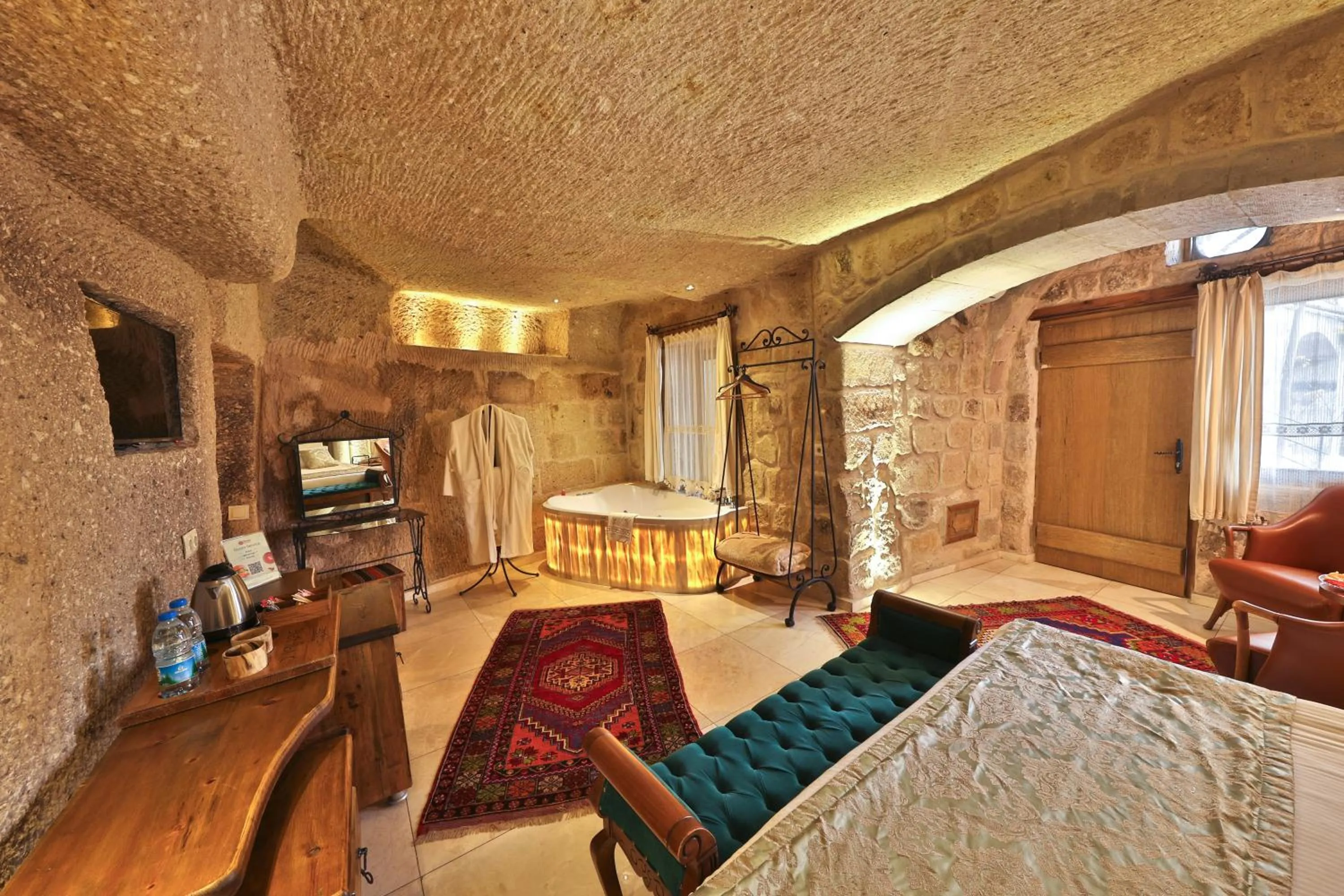 Bed in Divan Cave House