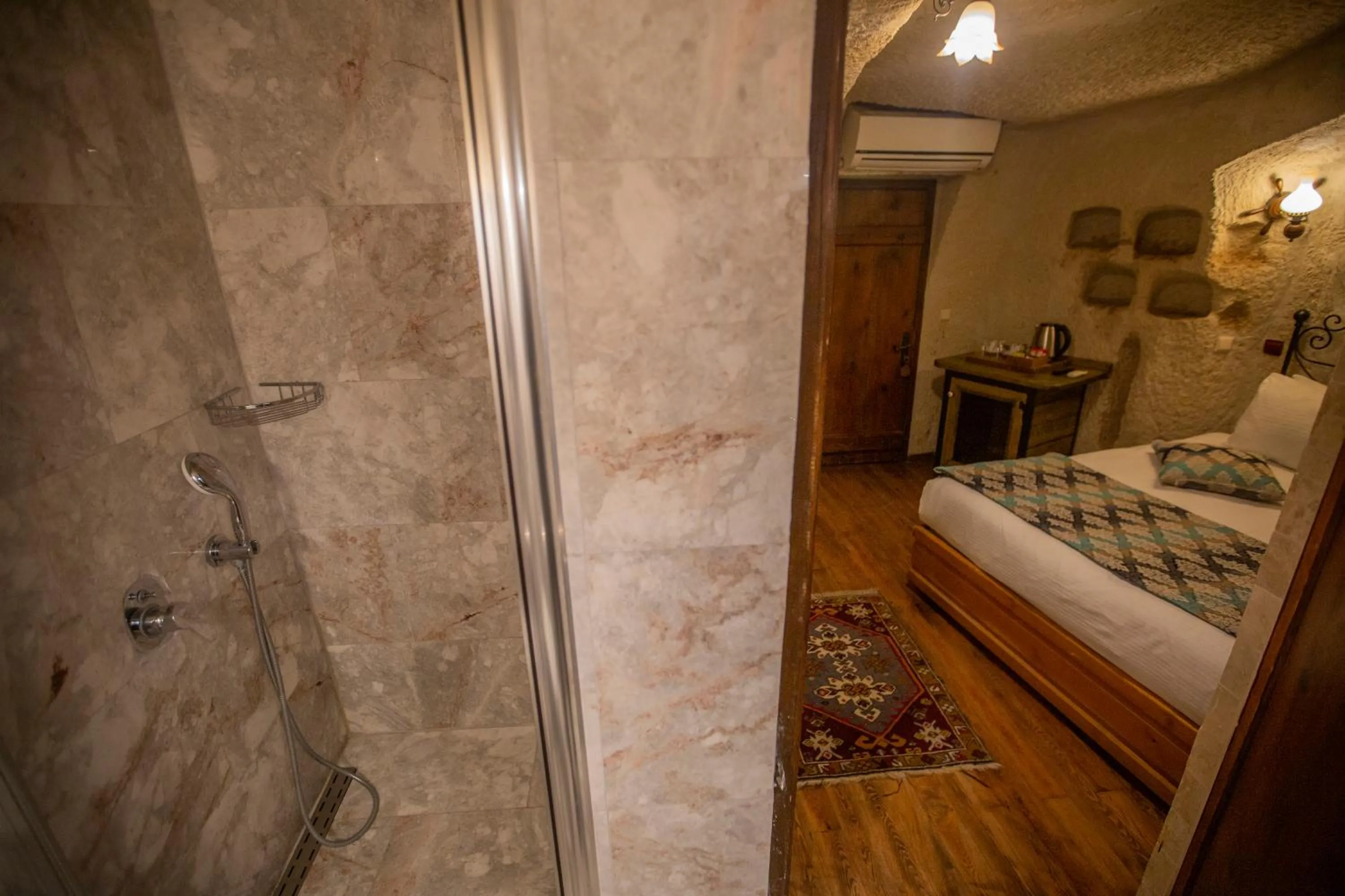 Bed in Divan Cave House