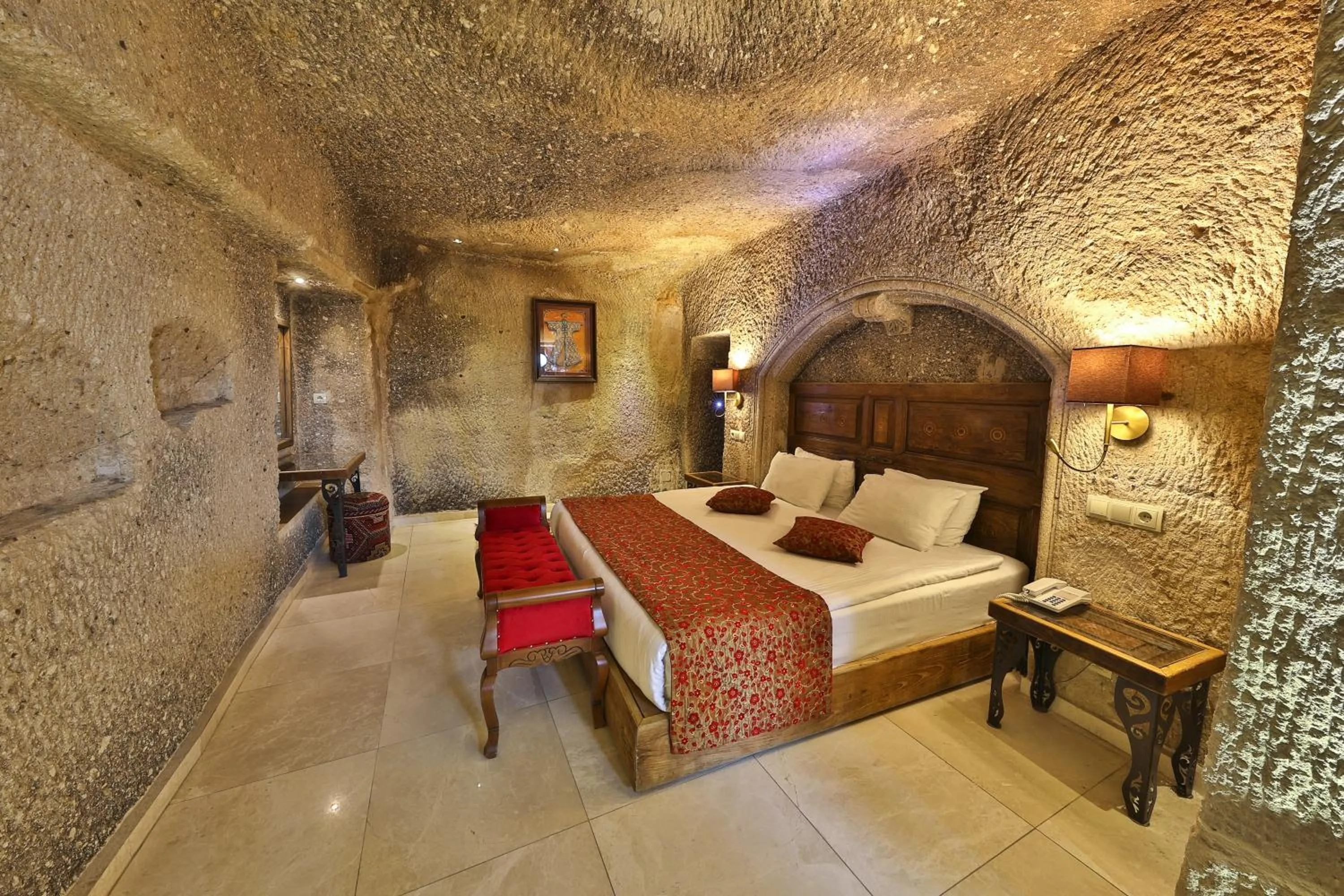 Bed in Divan Cave House