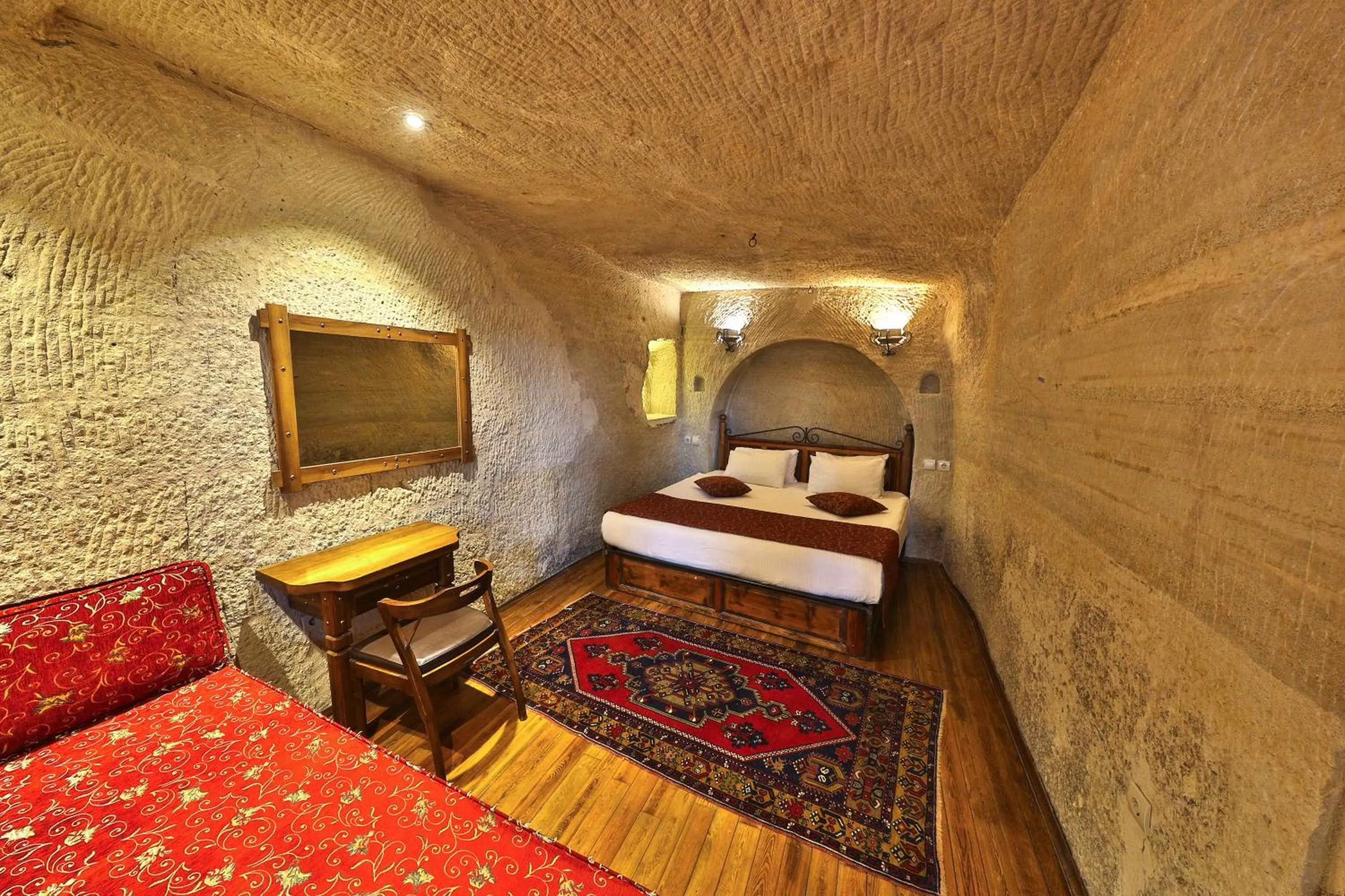 Bed in Divan Cave House
