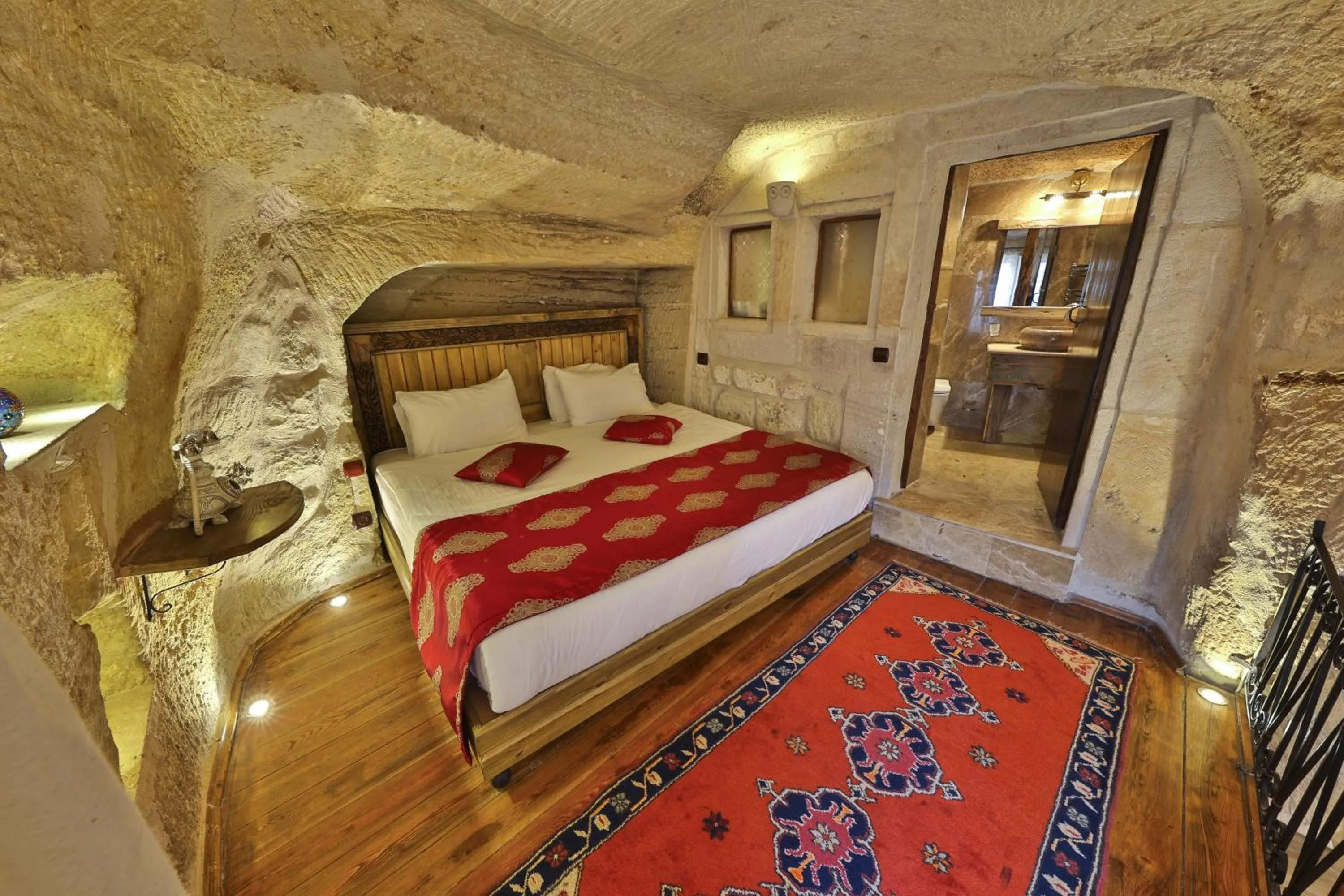 Bed in Divan Cave House