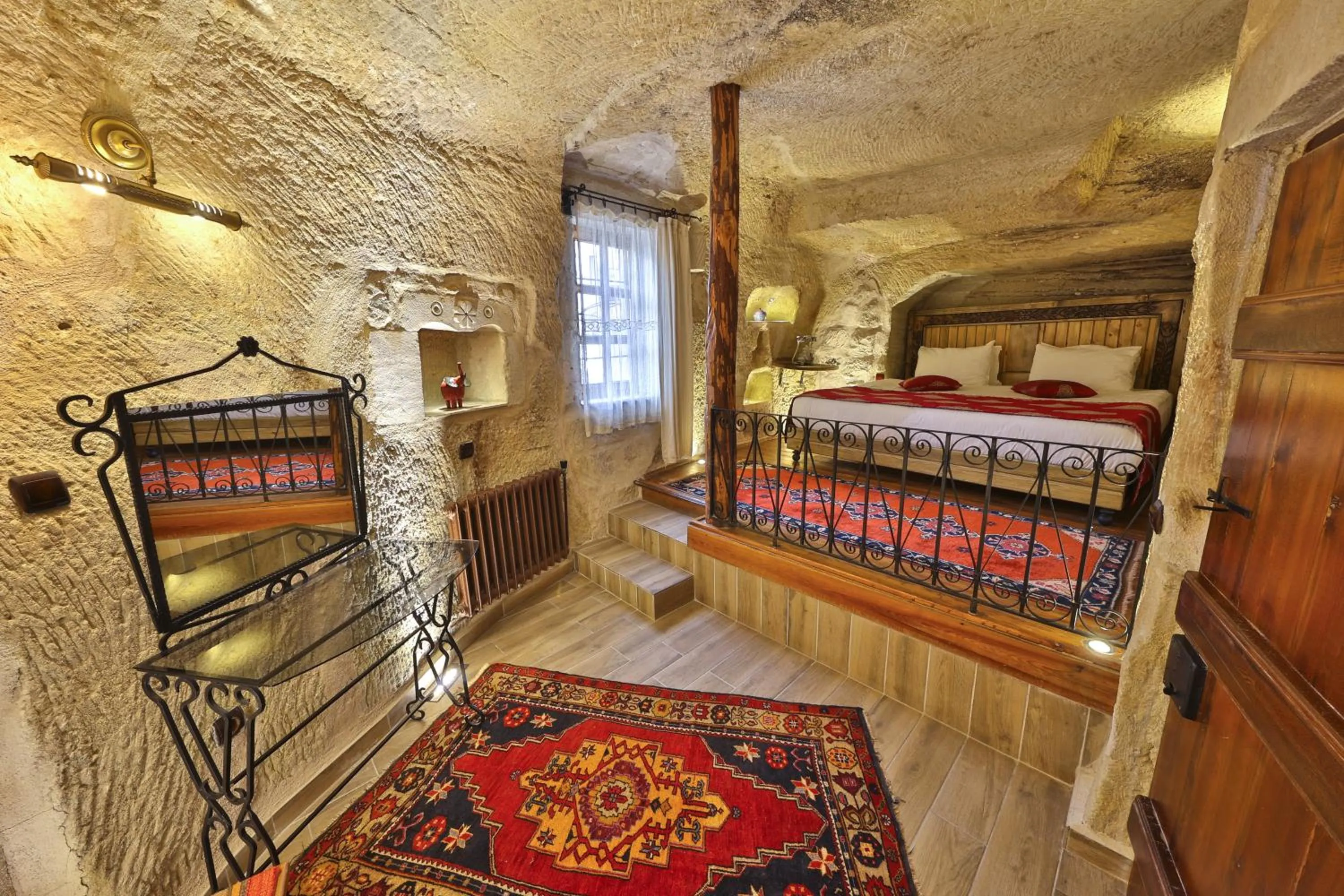 Bed in Divan Cave House