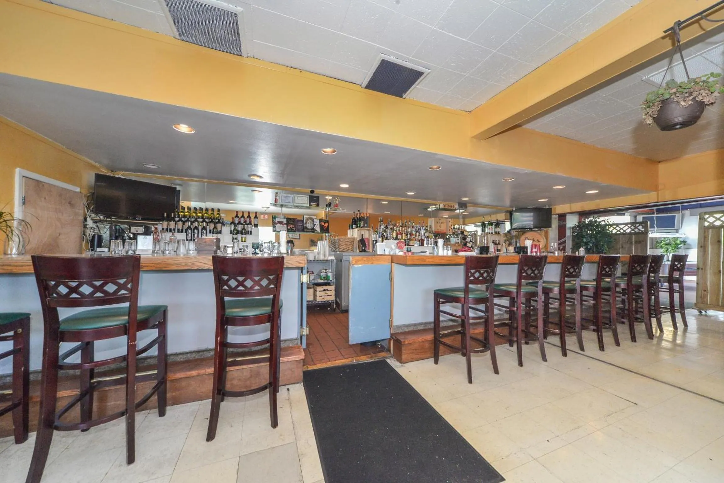 Restaurant/places to eat in Red Carpet Inn - Stamford