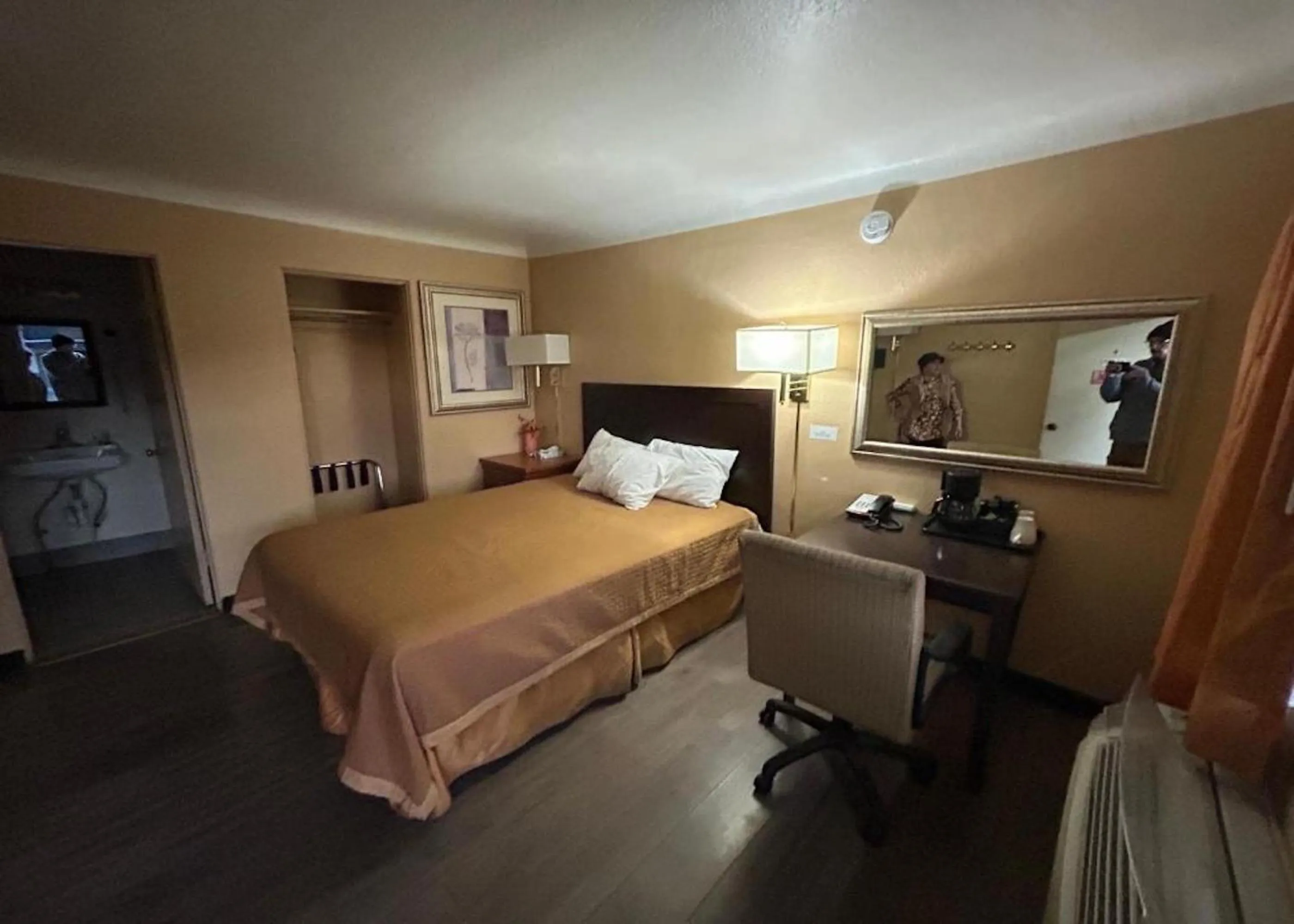 Bedroom, Bed in Motel 6 Williams AZ Historic Route 66