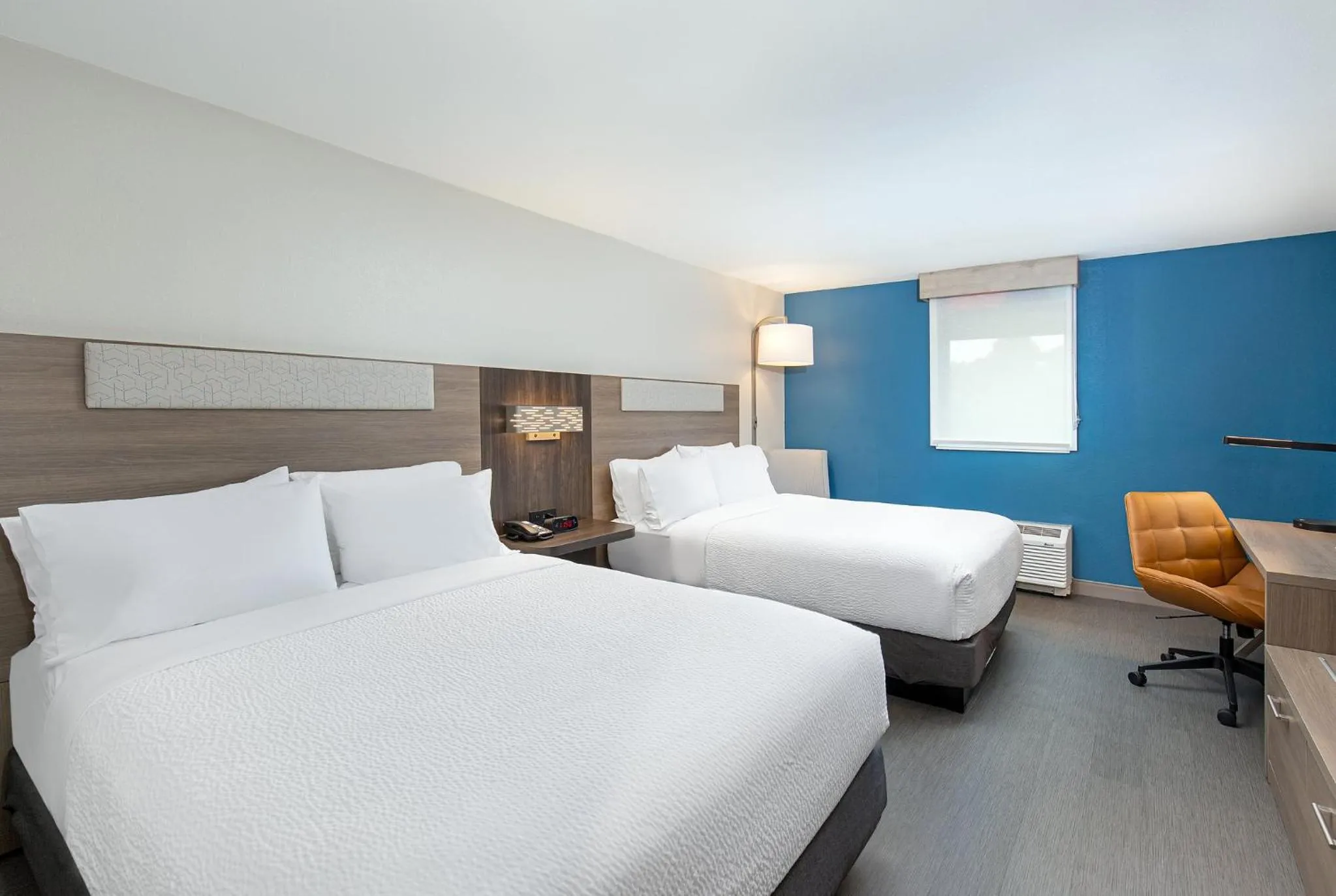 Photo of the whole room, Bed in Holiday Inn Express Atlanta Airport - North by IHG