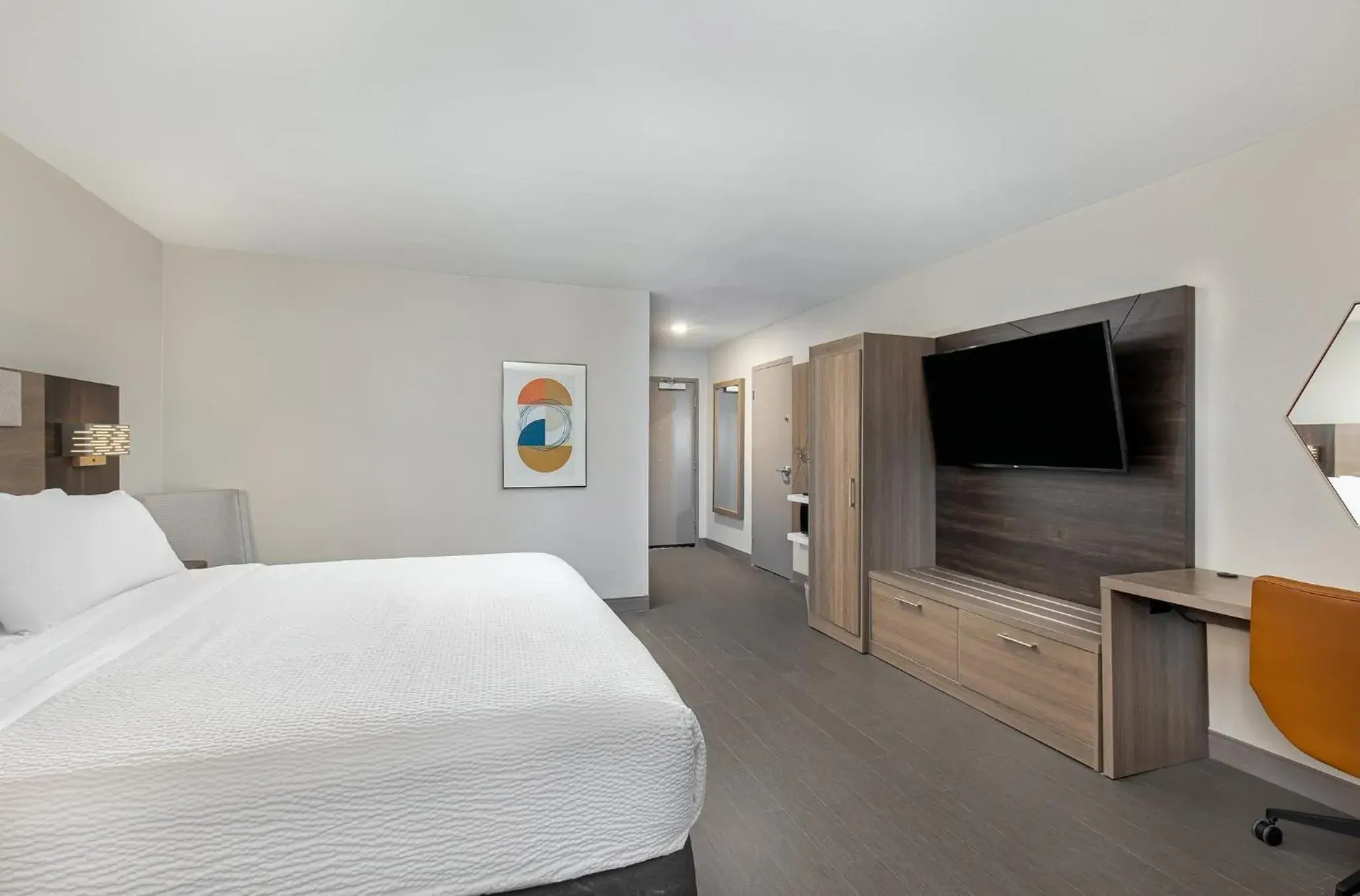 King Room - Mobility Access/Hearing Accessible in Holiday Inn Express Atlanta Airport - North by IHG King Room - Mobility Access/Hearing Accessible in Holiday Inn Express Atlanta Airport - North by IHG