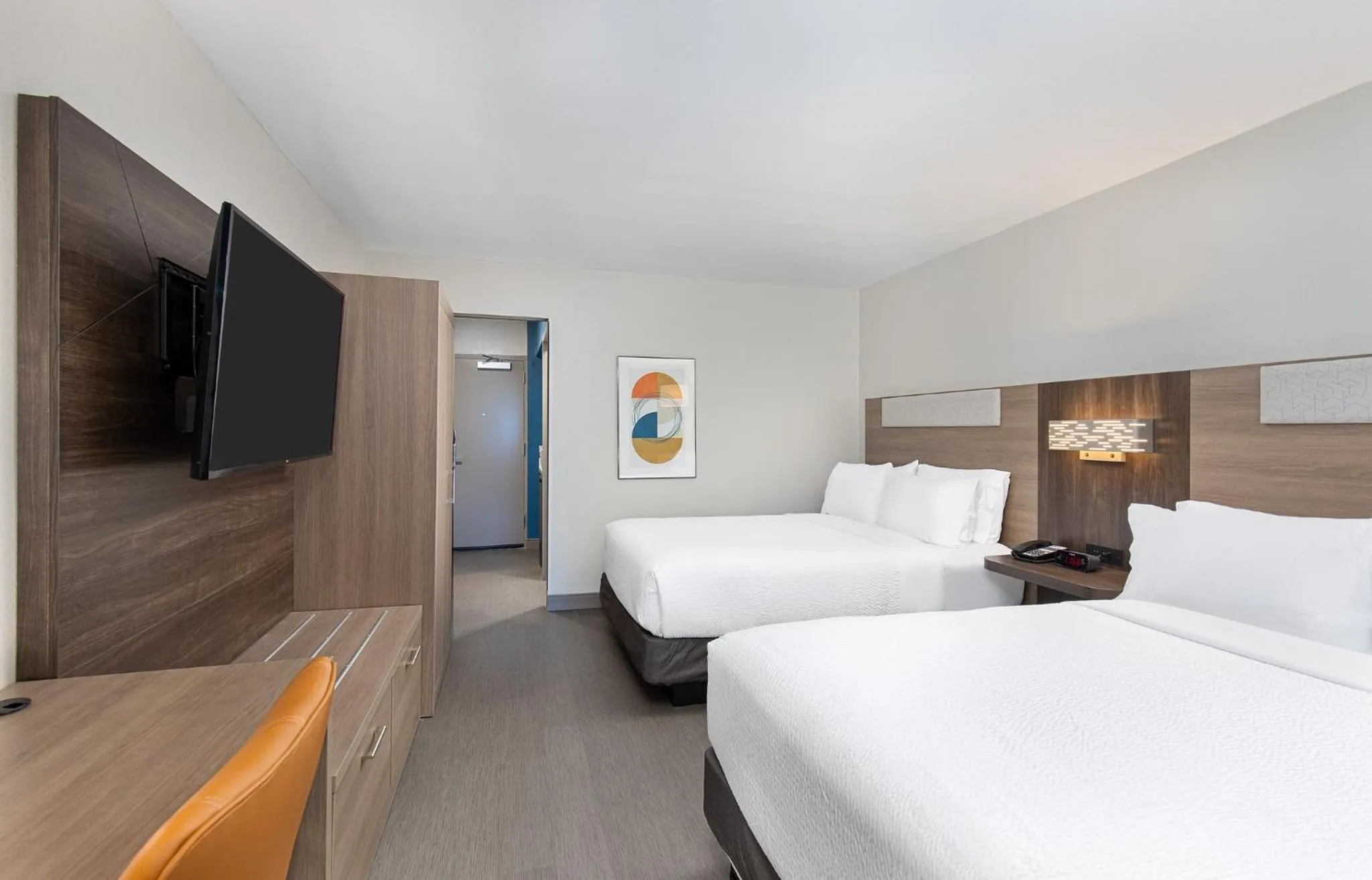 Photo of the whole room, Bed in Holiday Inn Express Atlanta Airport - North by IHG