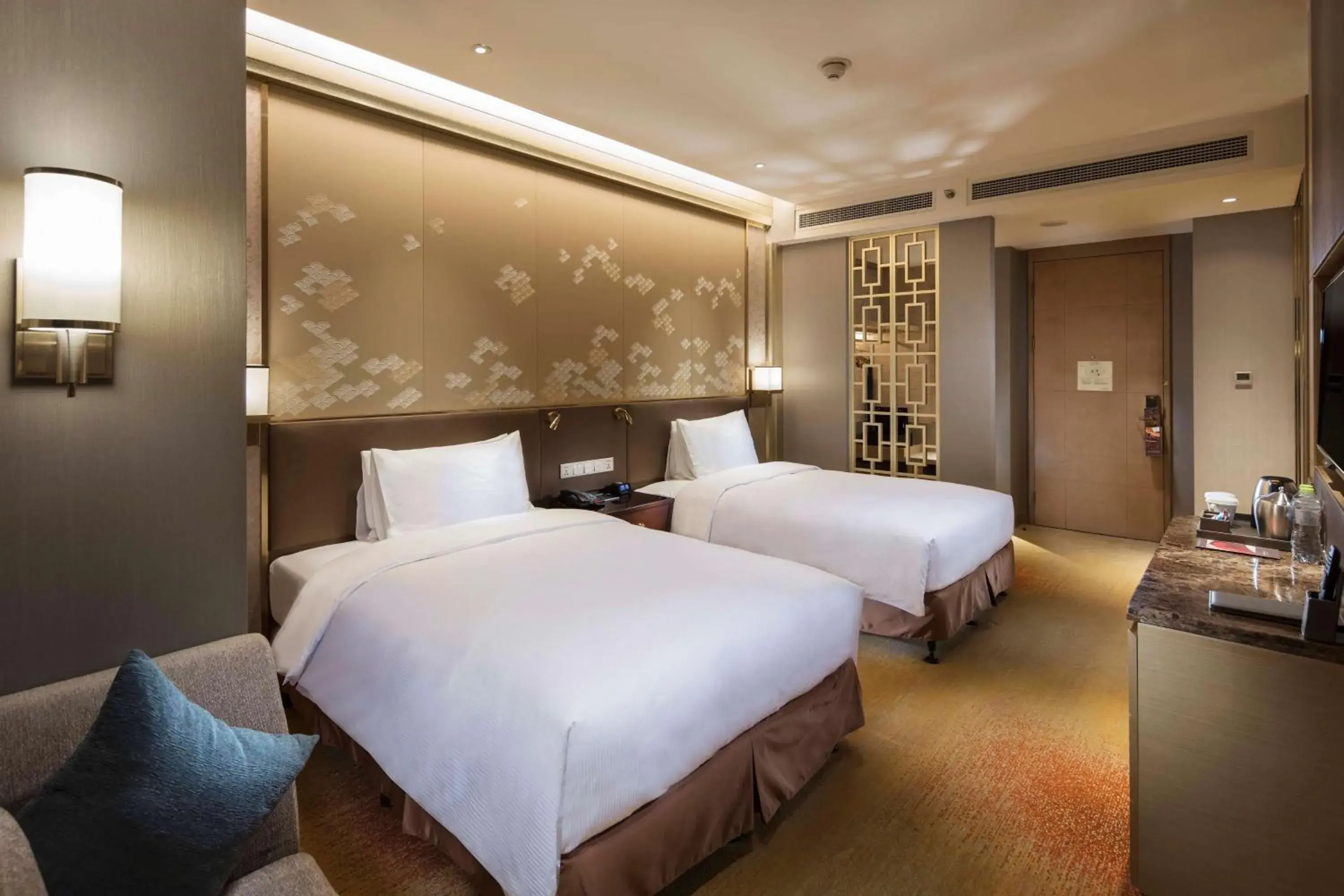 Executive Double Room with Two Double Beds in Hilton Yantai Executive Double Room with Two Double Beds in Hilton Yantai